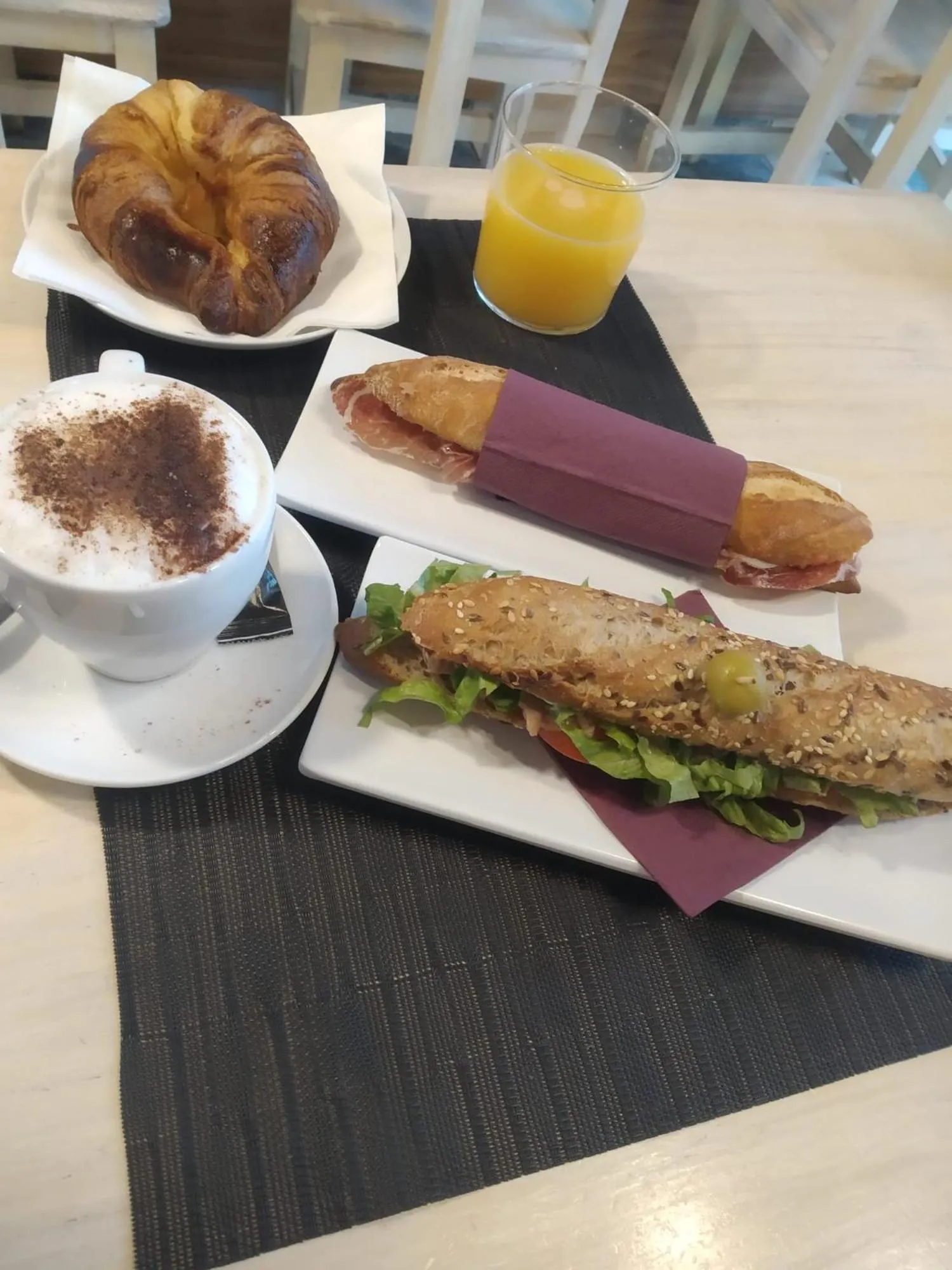 Breakfast in AinB Eixample-Miro Apartments