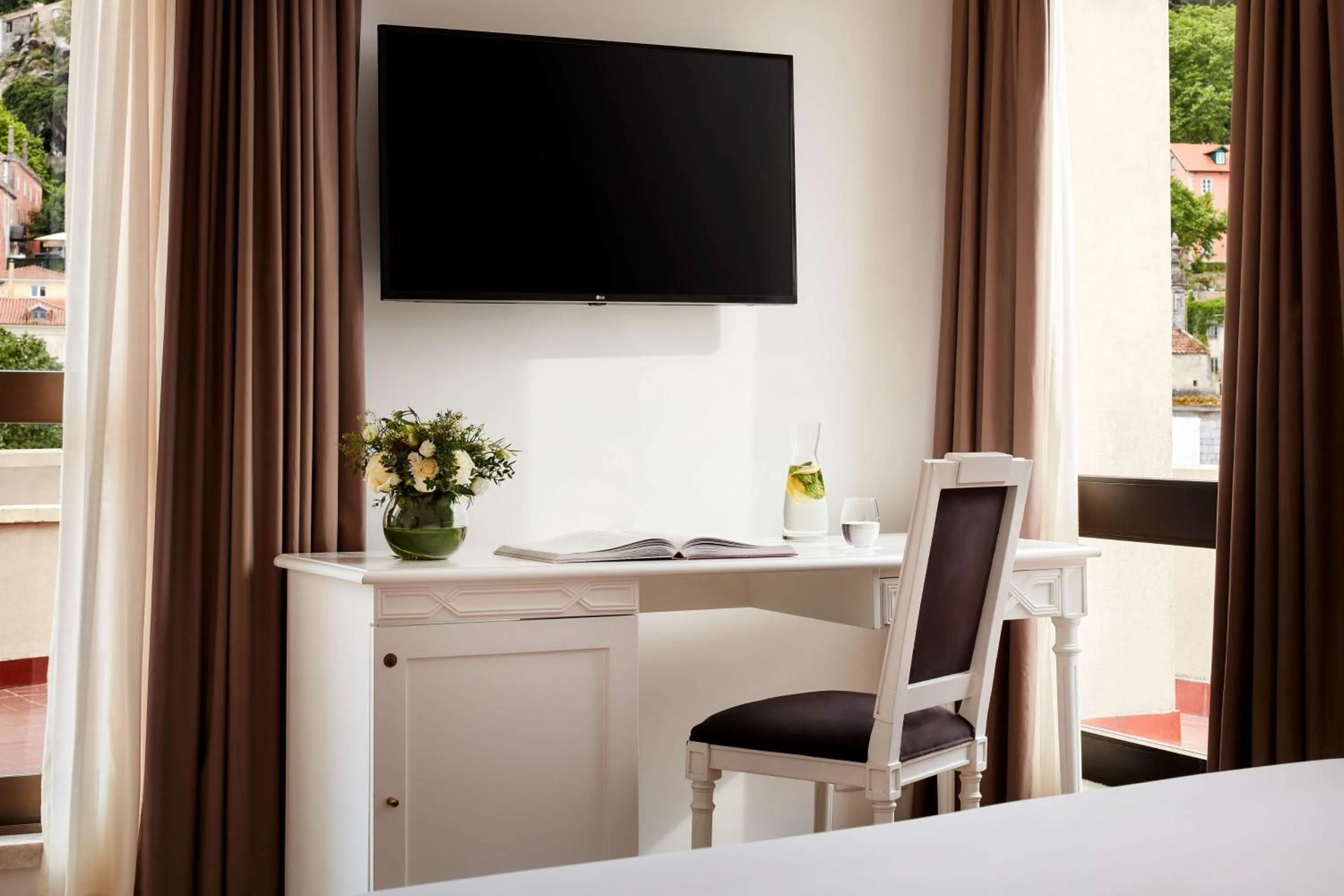 Bedroom in NH Sintra Centro