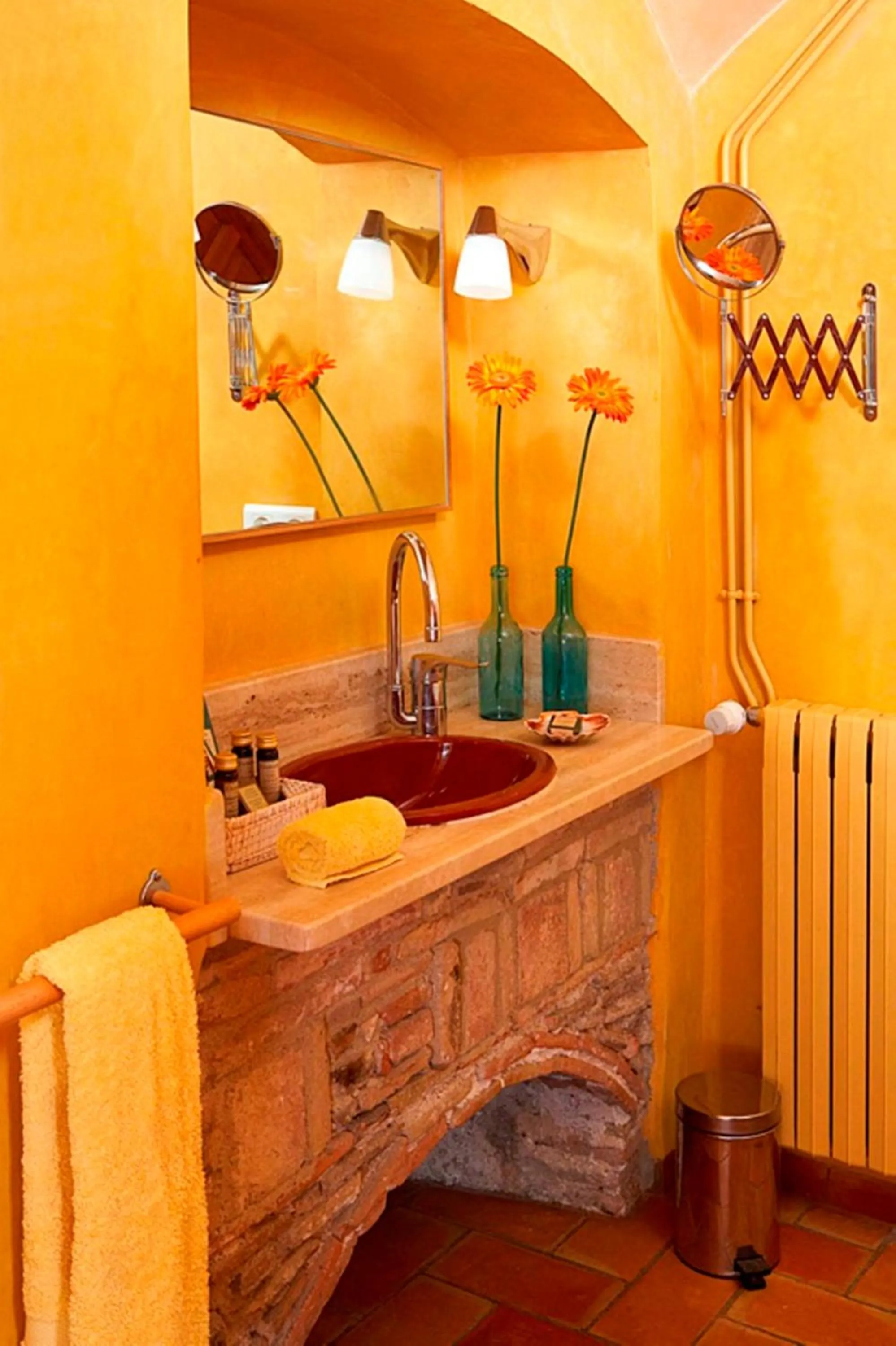 Bathroom in Hotel la Plaça Madremanya