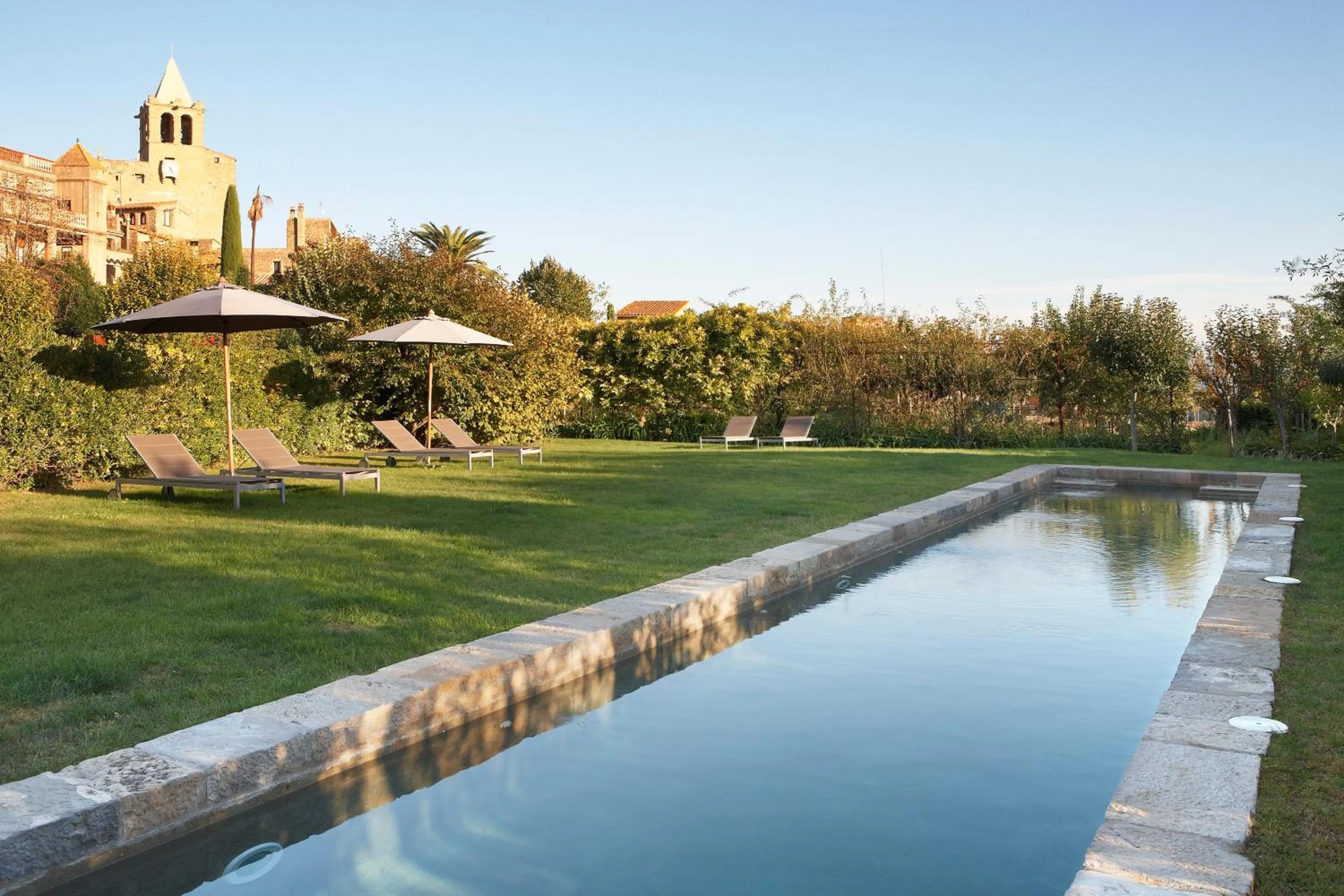 Swimming pool in Hotel la Plaça Madremanya