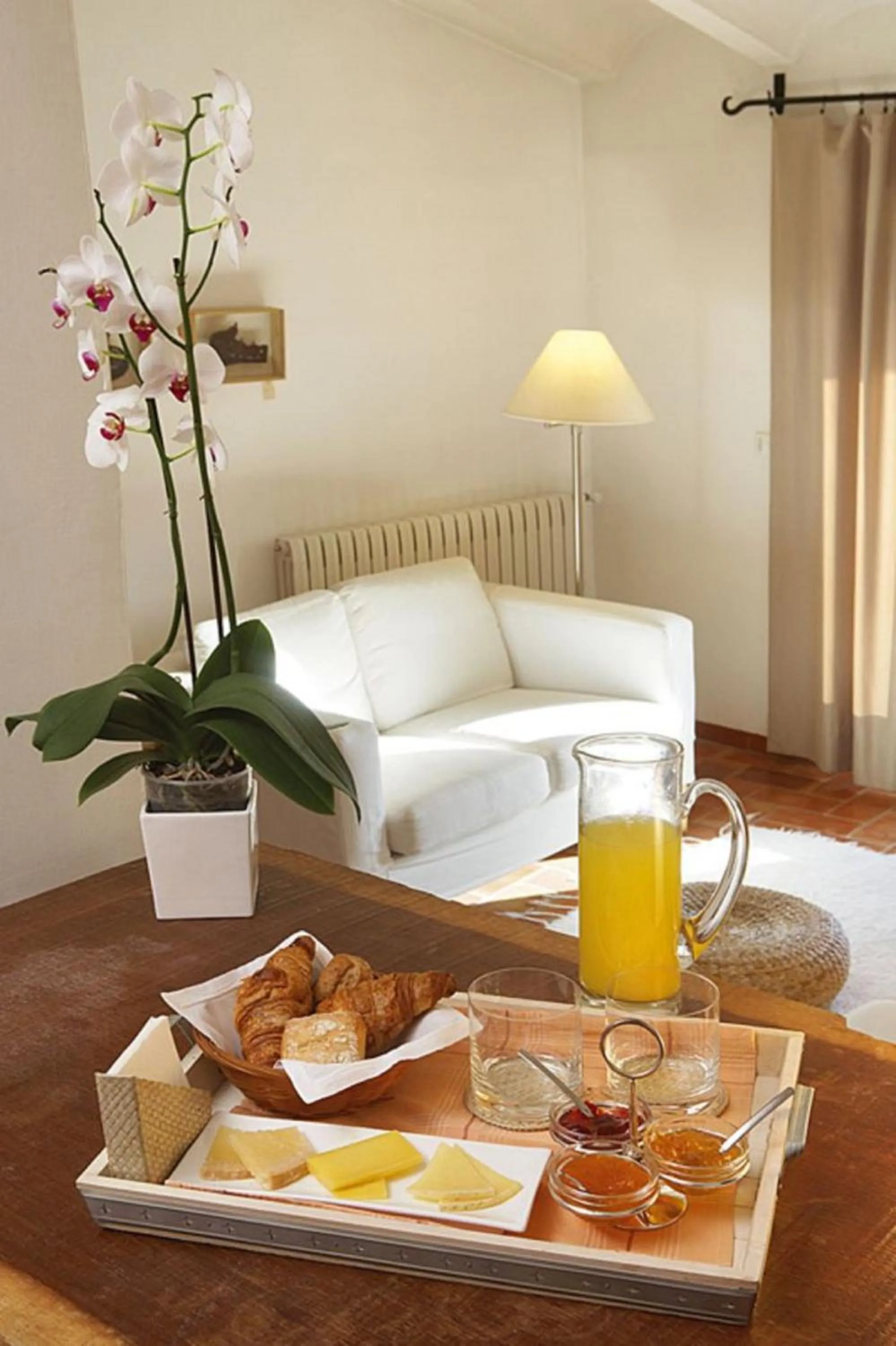 Food and drinks, Bed in Hotel la Plaça Madremanya