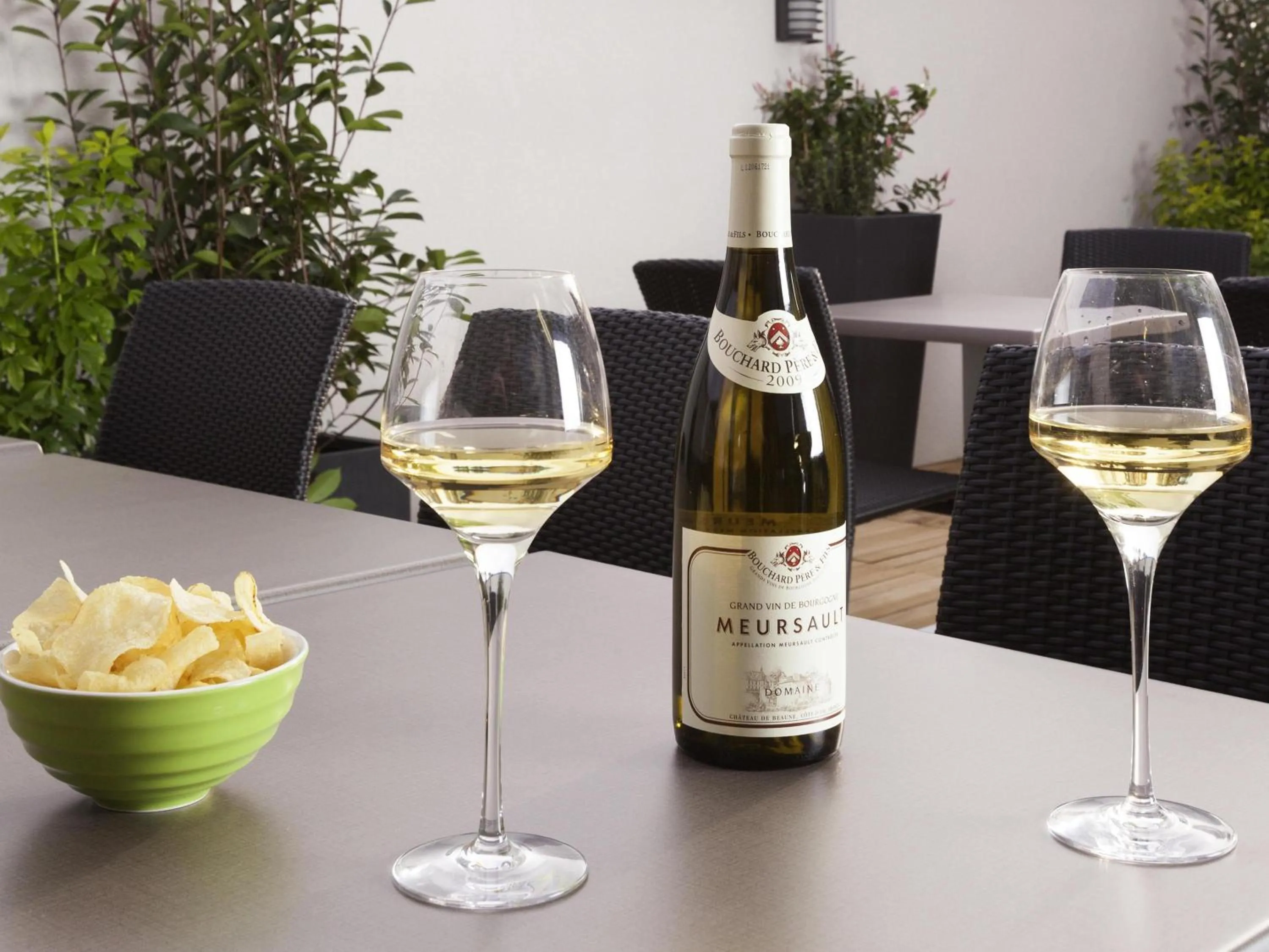 Lounge or bar in ibis Styles Beaune Centre