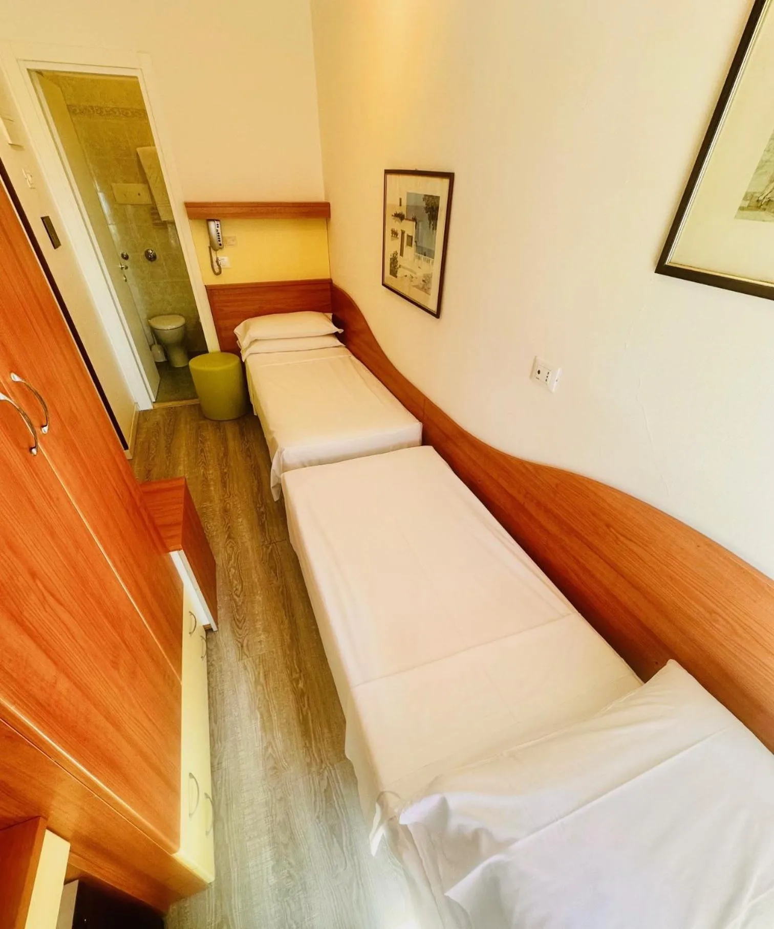 Bed in Hotel Derby S