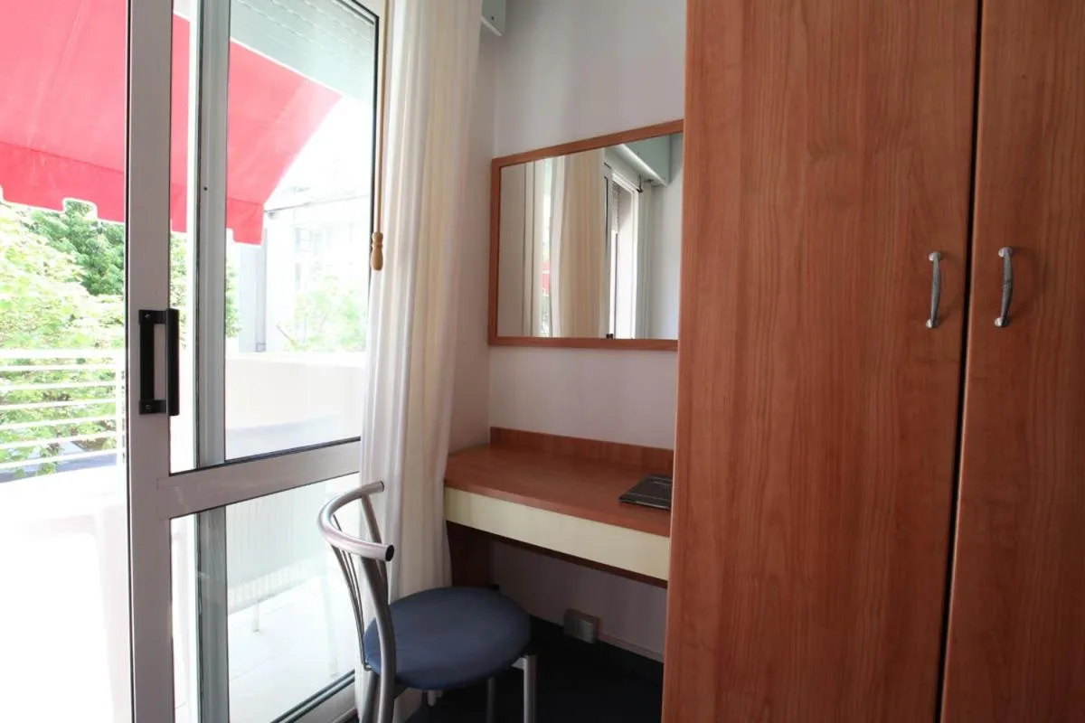 microwave in Hotel Derby S