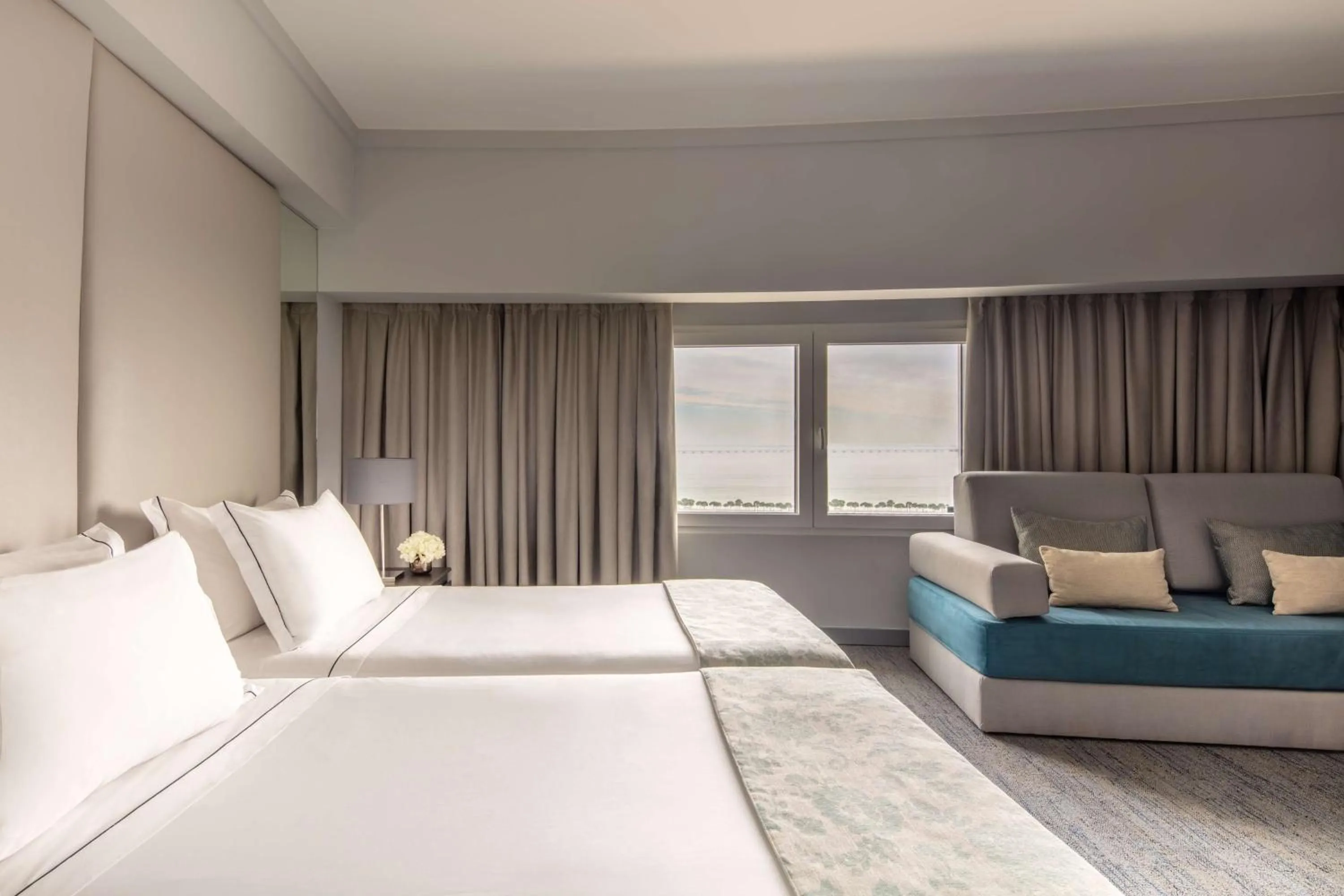 Bedroom, Bed in Tivoli Oriente Lisboa Hotel