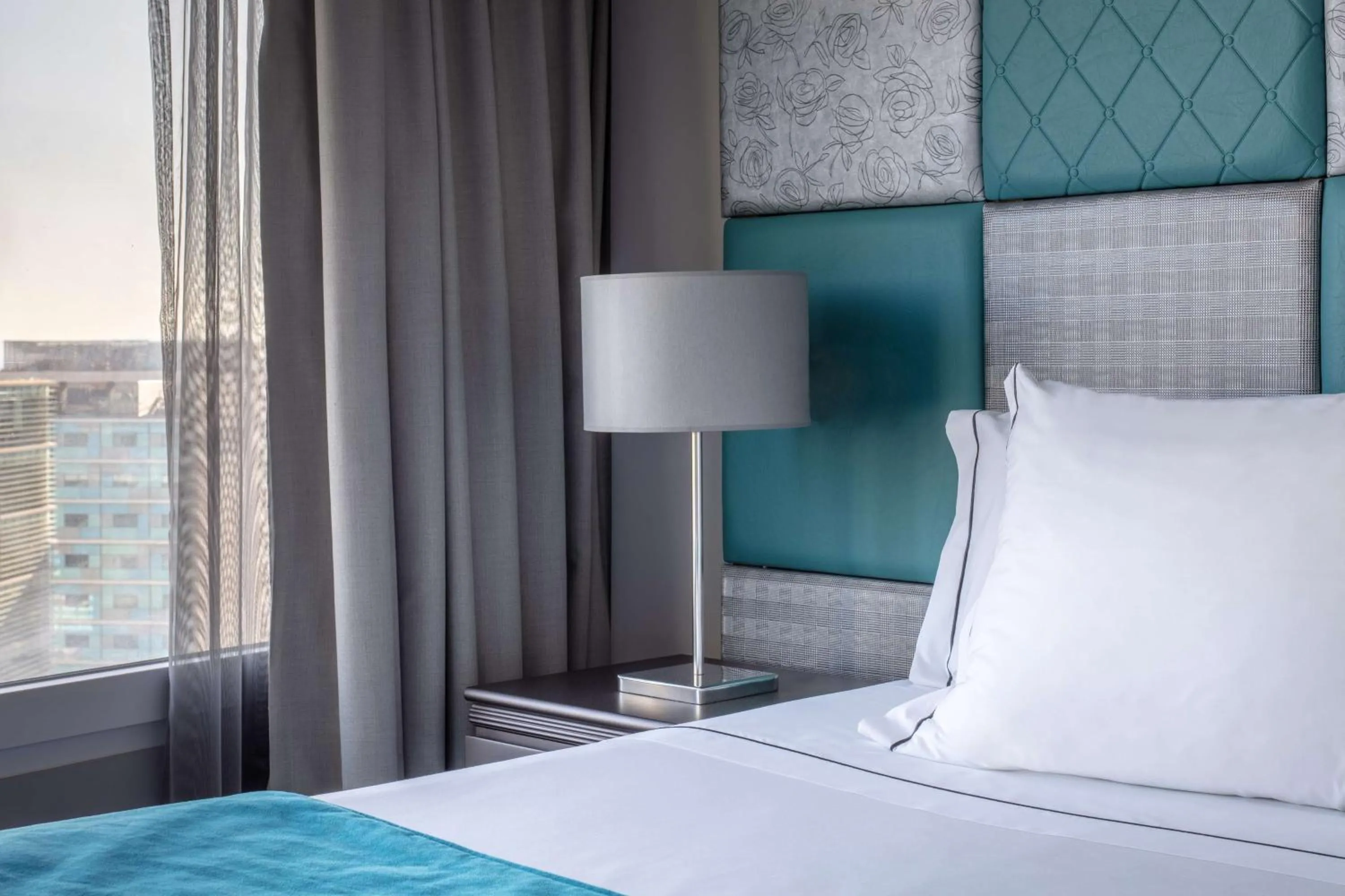 Bedroom, Bed in Tivoli Oriente Lisboa Hotel