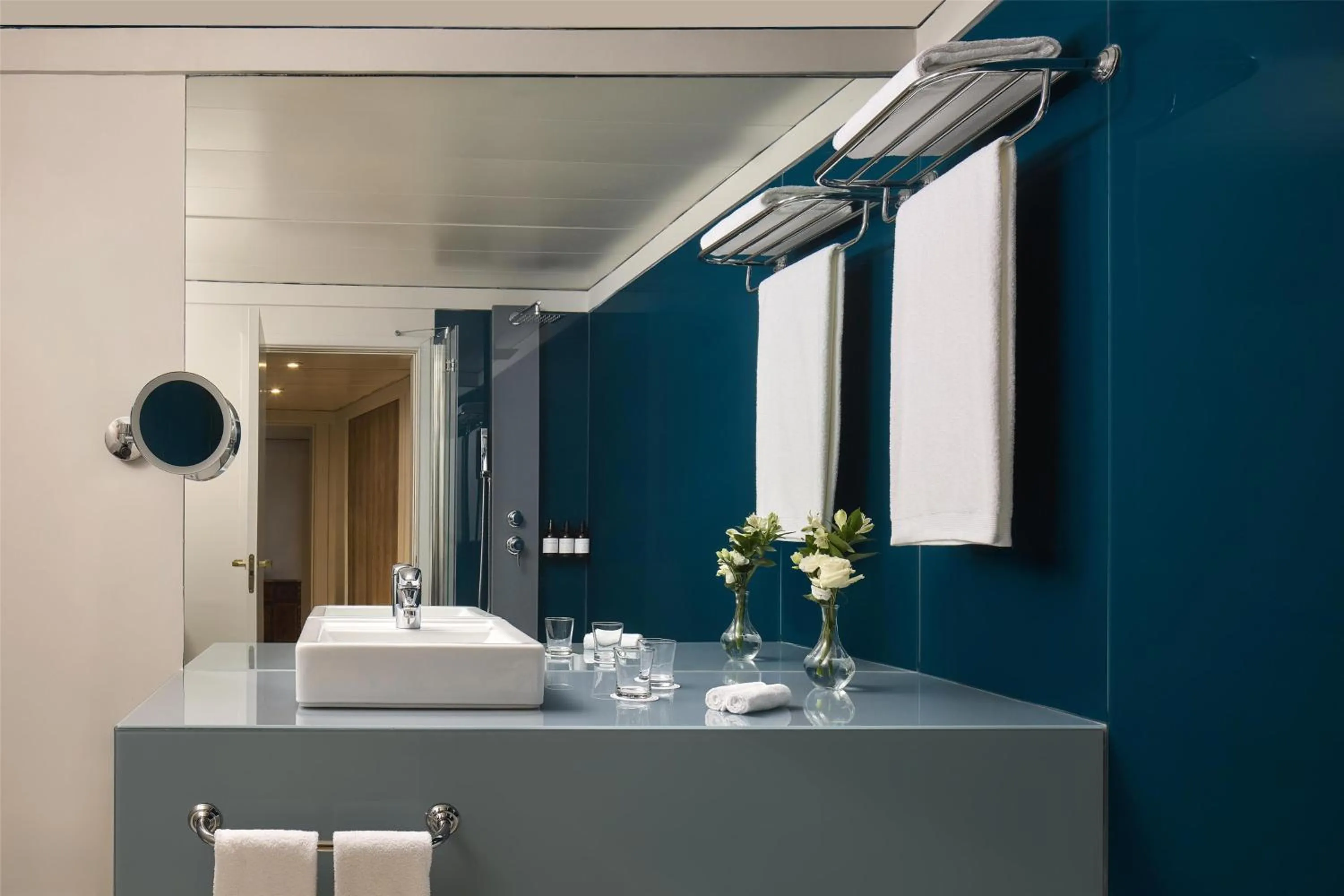 Photo of the whole room in Tivoli Oriente Lisboa Hotel