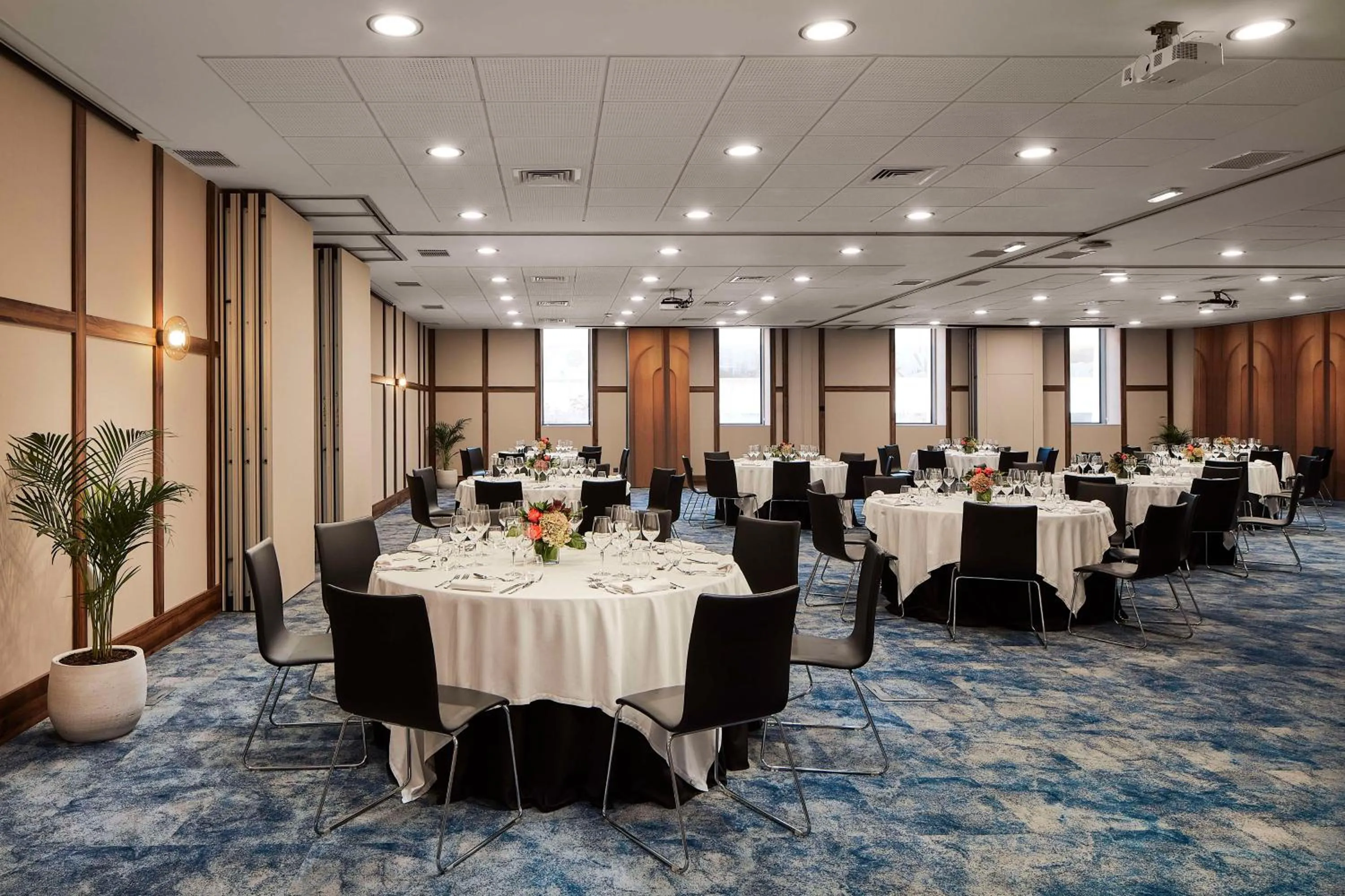 Meeting/conference room in Tivoli Oriente Lisboa Hotel