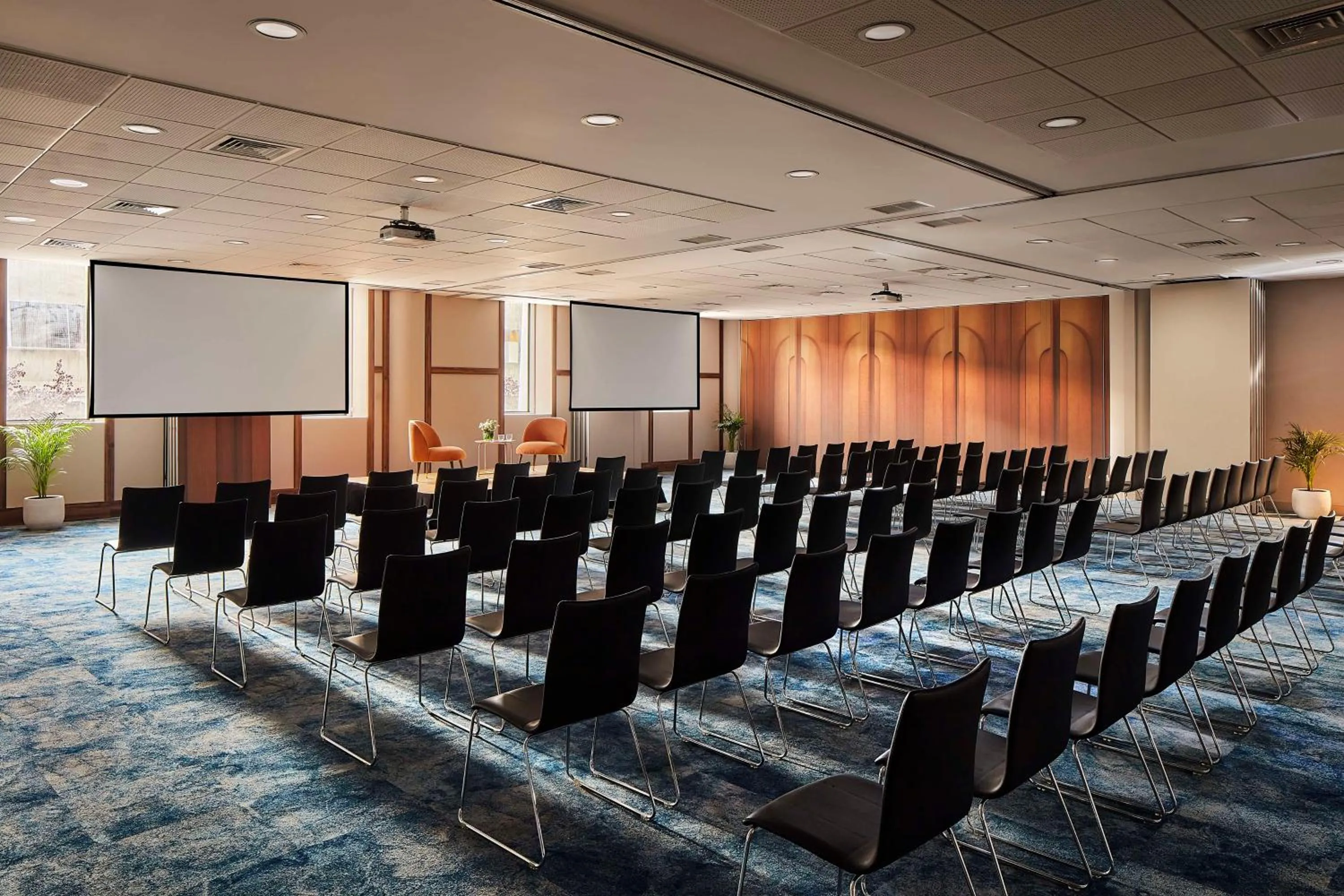 Meeting/conference room in Tivoli Oriente Lisboa Hotel