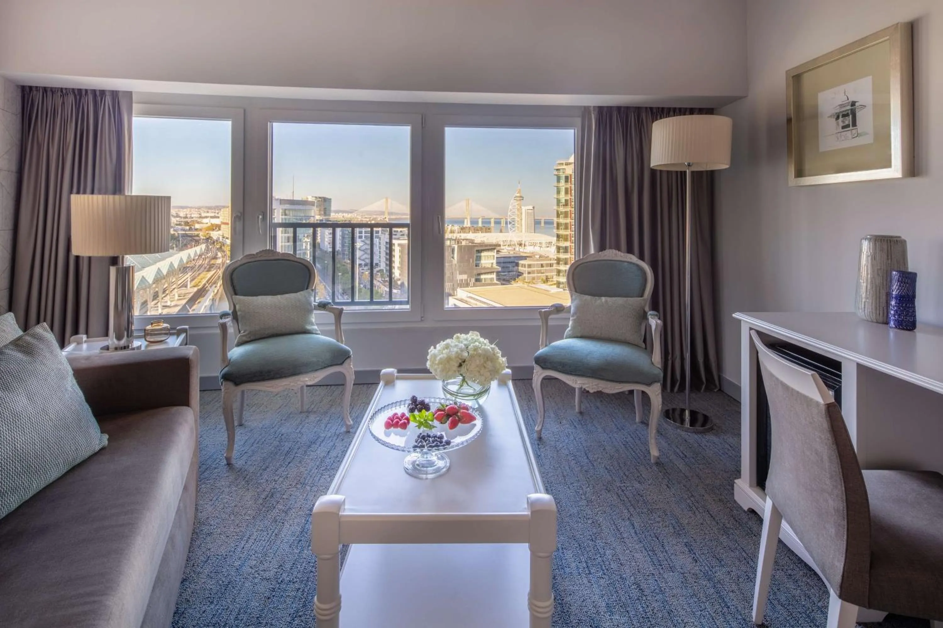 Photo of the whole room in Tivoli Oriente Lisboa Hotel