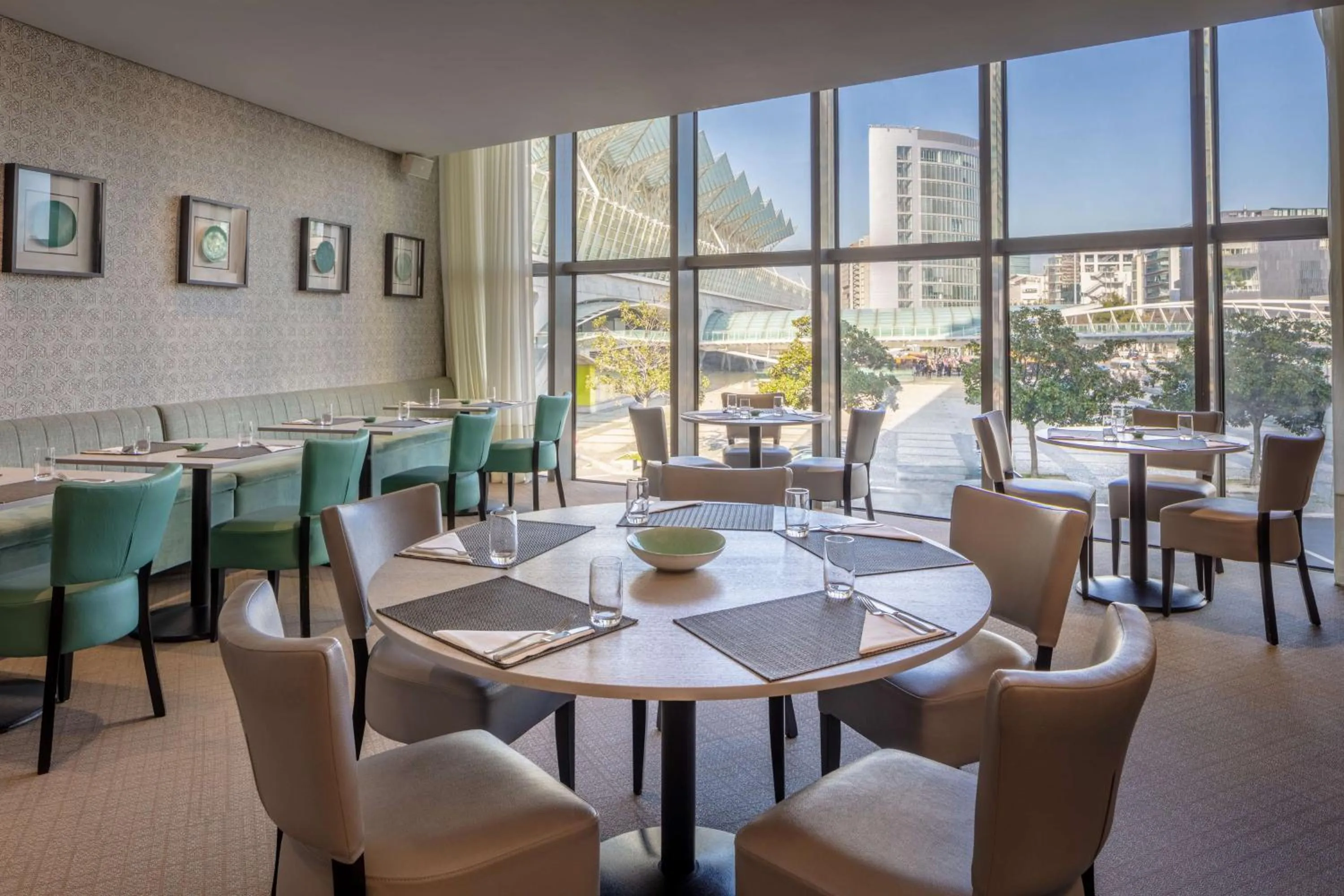 Lounge or bar in Tivoli Oriente Lisboa Hotel