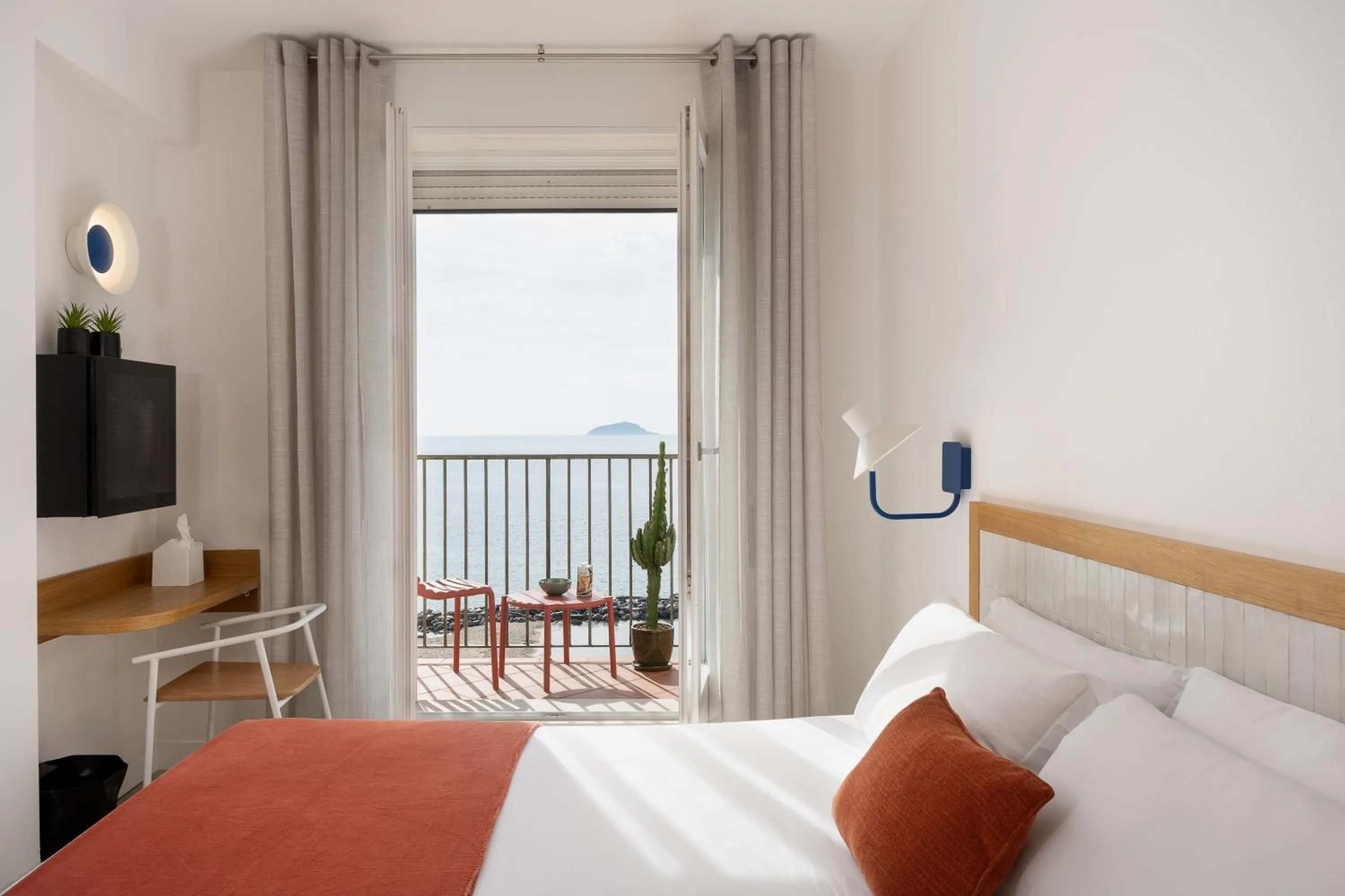 Balcony/Terrace, Bed in Hotel Venere Azzurra