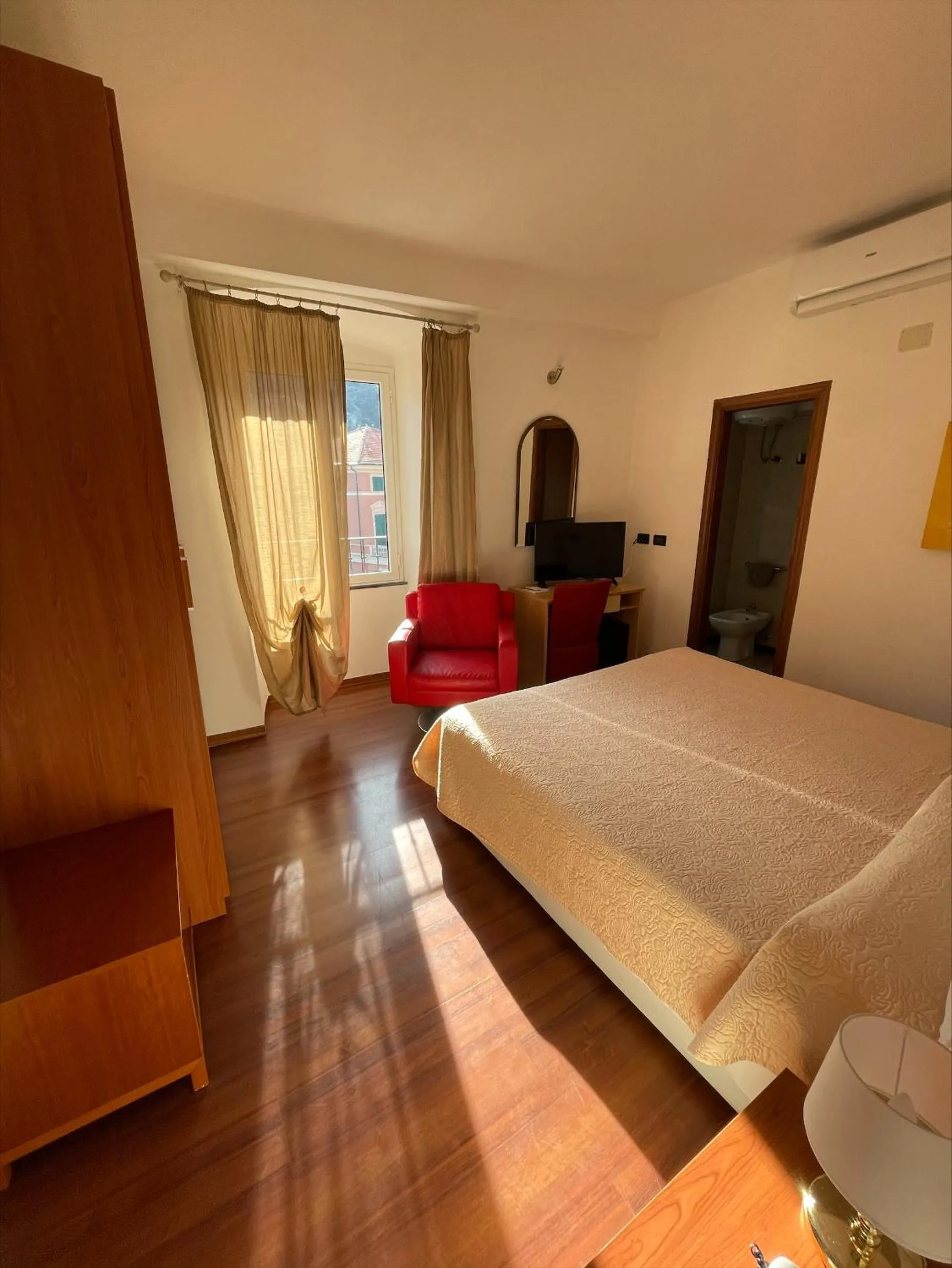 Photo of the whole room in Hotel Miramare