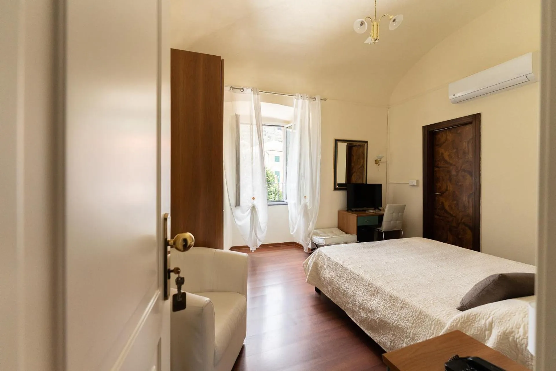 Photo of the whole room in Hotel Miramare