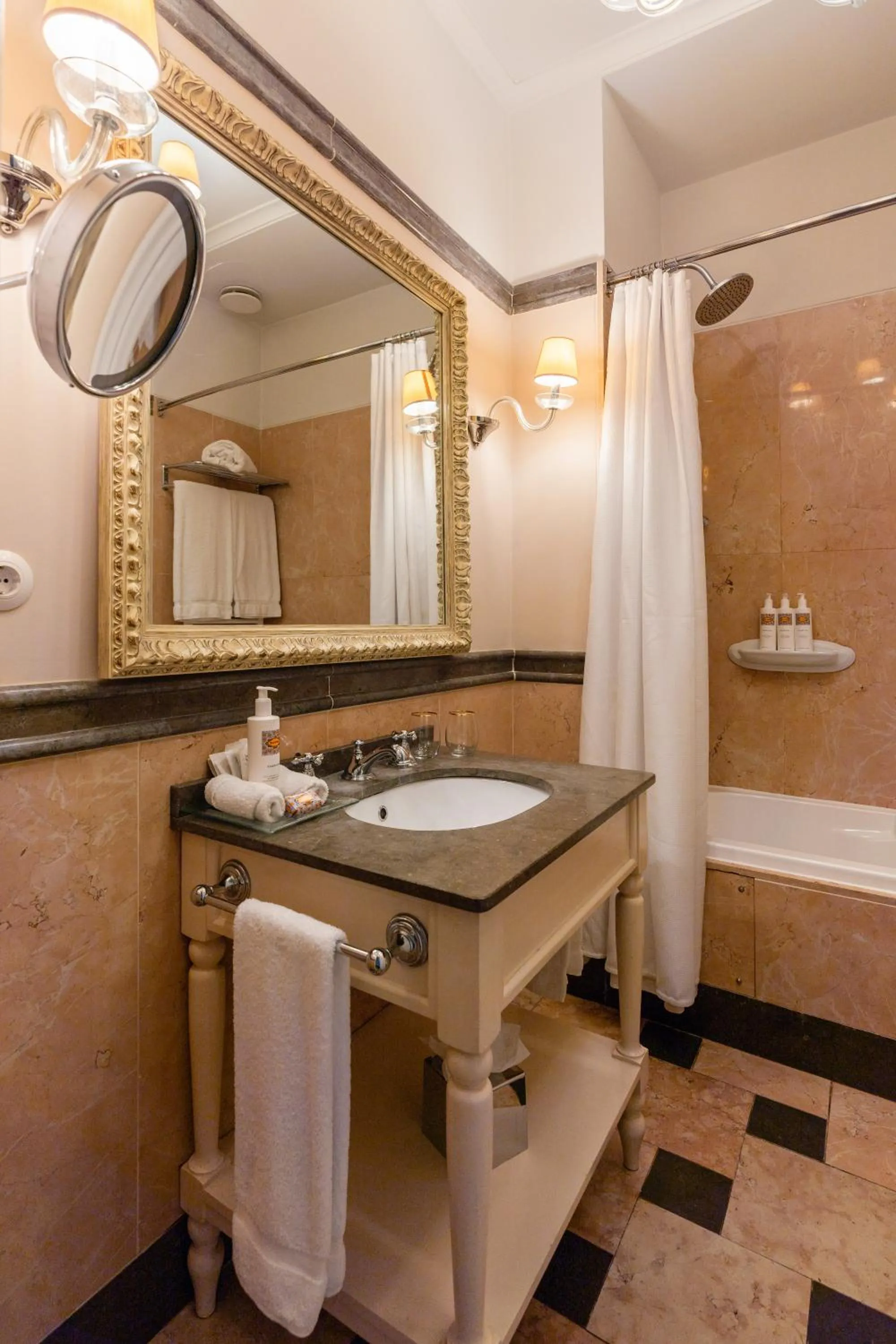Bathroom in Valverde Sintra Palácio de Seteais - The Leading Hotels of the World