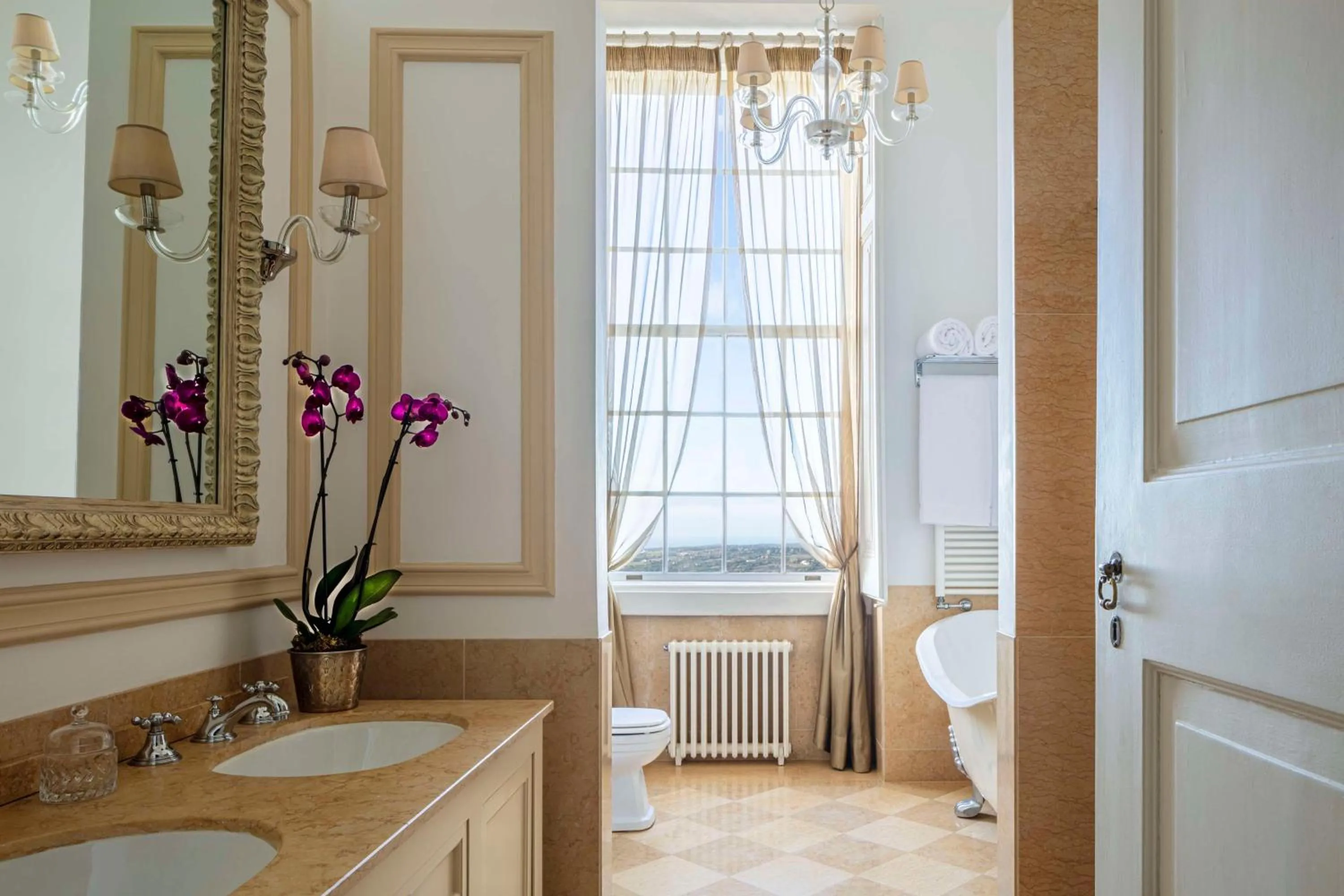 Bathroom in Valverde Sintra Palácio de Seteais - The Leading Hotels of the World