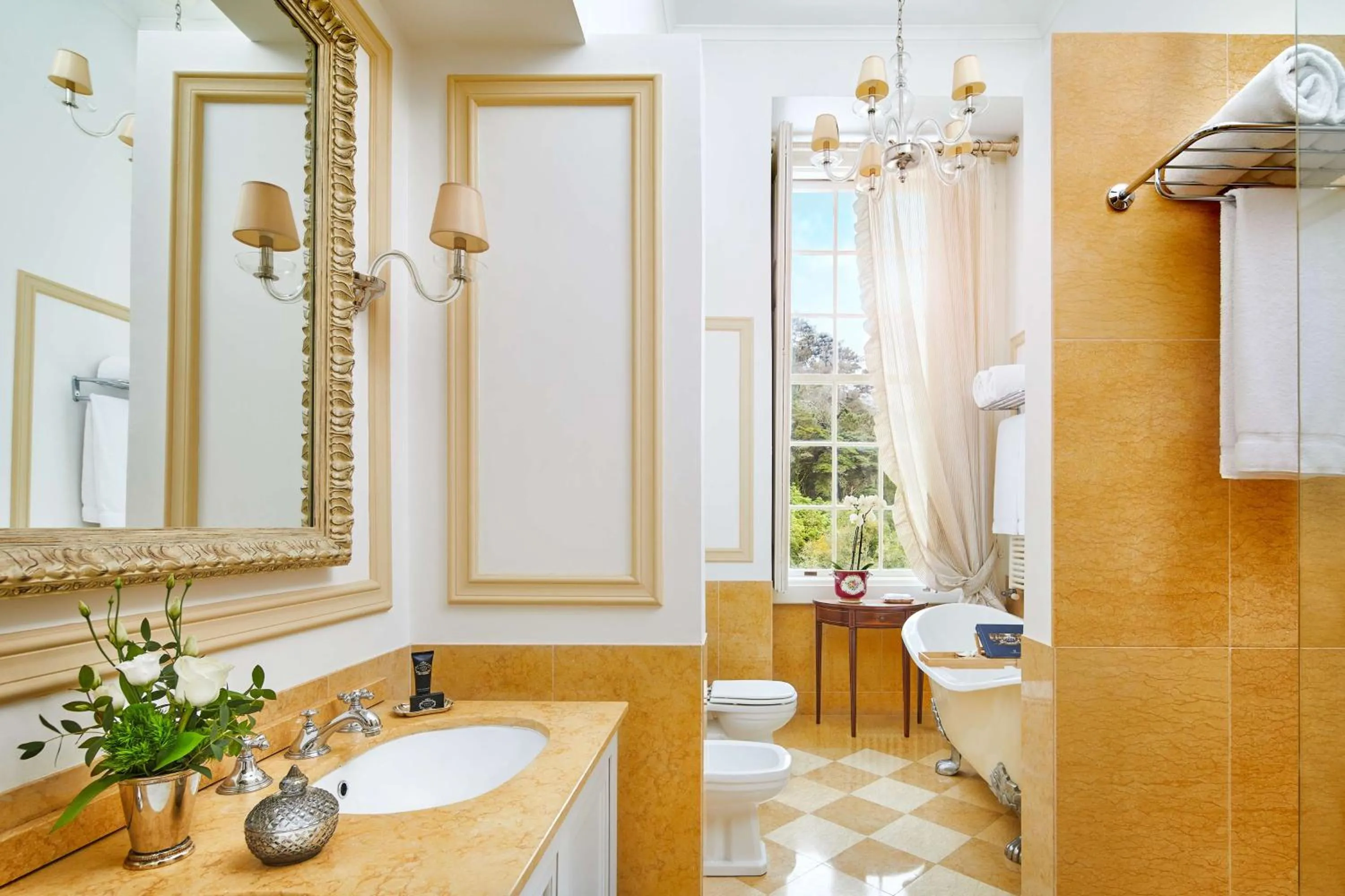 Bathroom in Valverde Sintra Palácio de Seteais - The Leading Hotels of the World