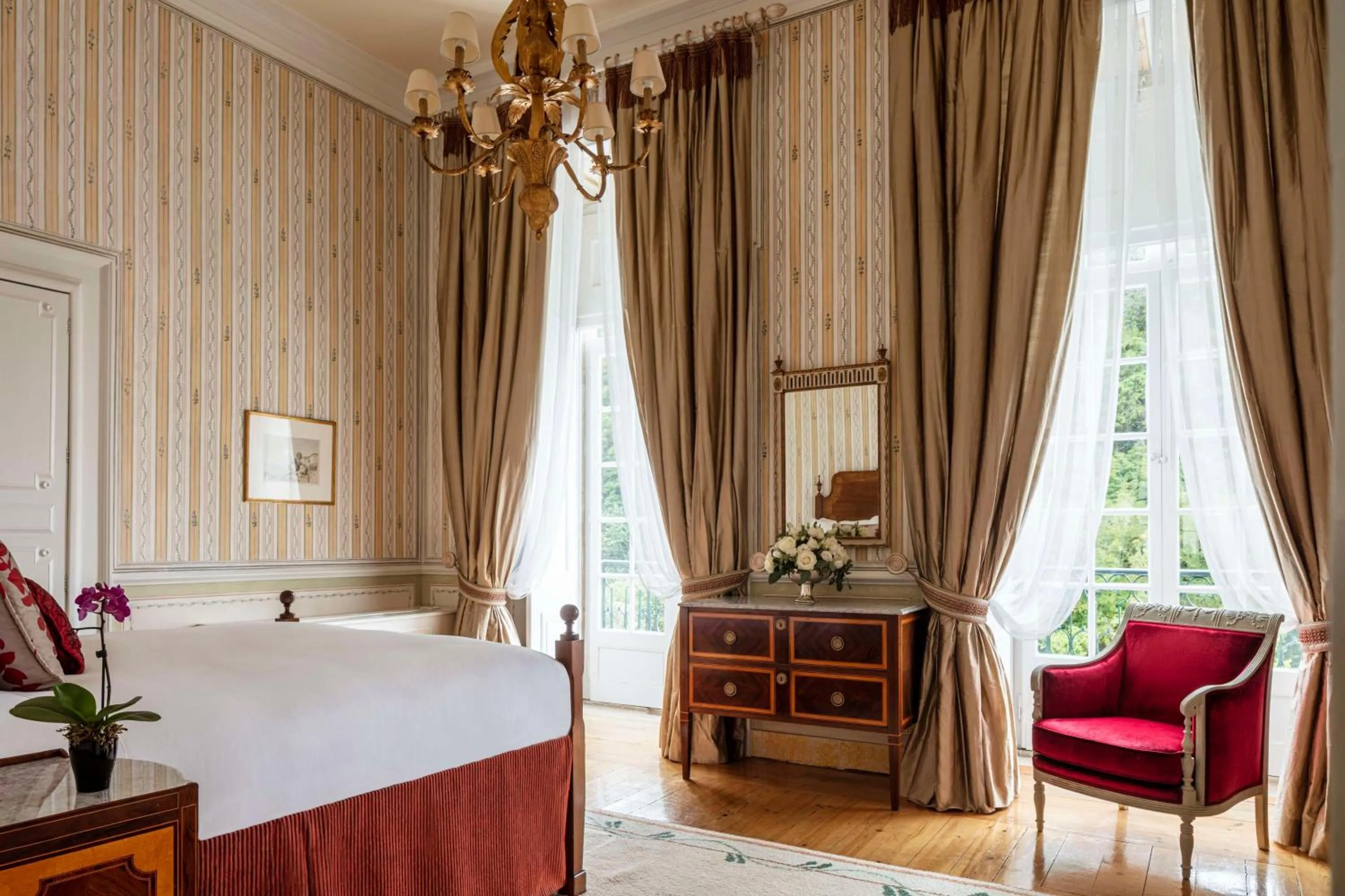 Photo of the whole room, Bed in Valverde Sintra Palácio de Seteais - The Leading Hotels of the World