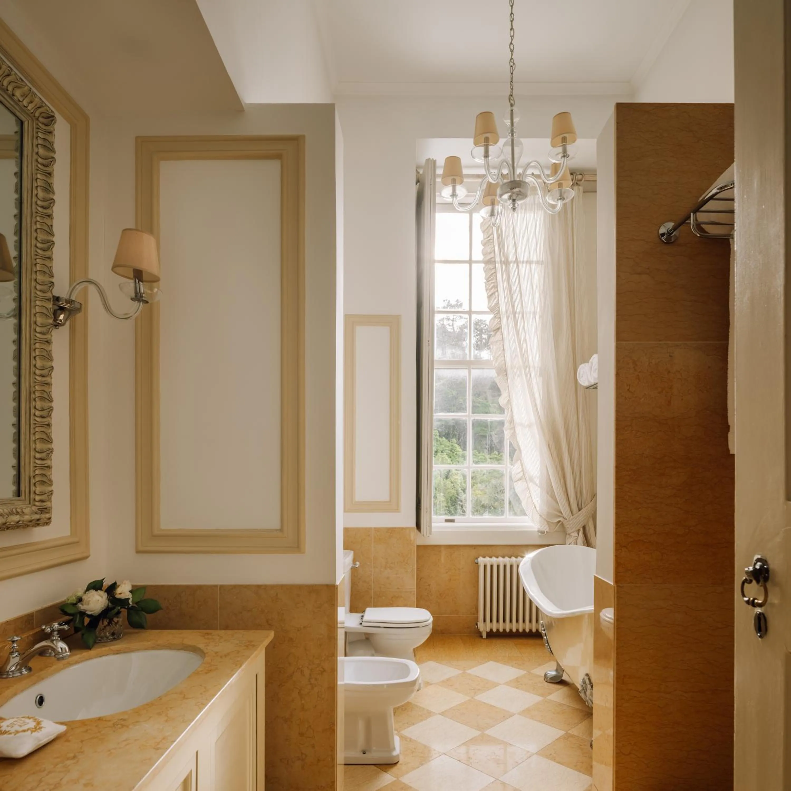 Bathroom in Valverde Sintra Palácio de Seteais - The Leading Hotels of the World