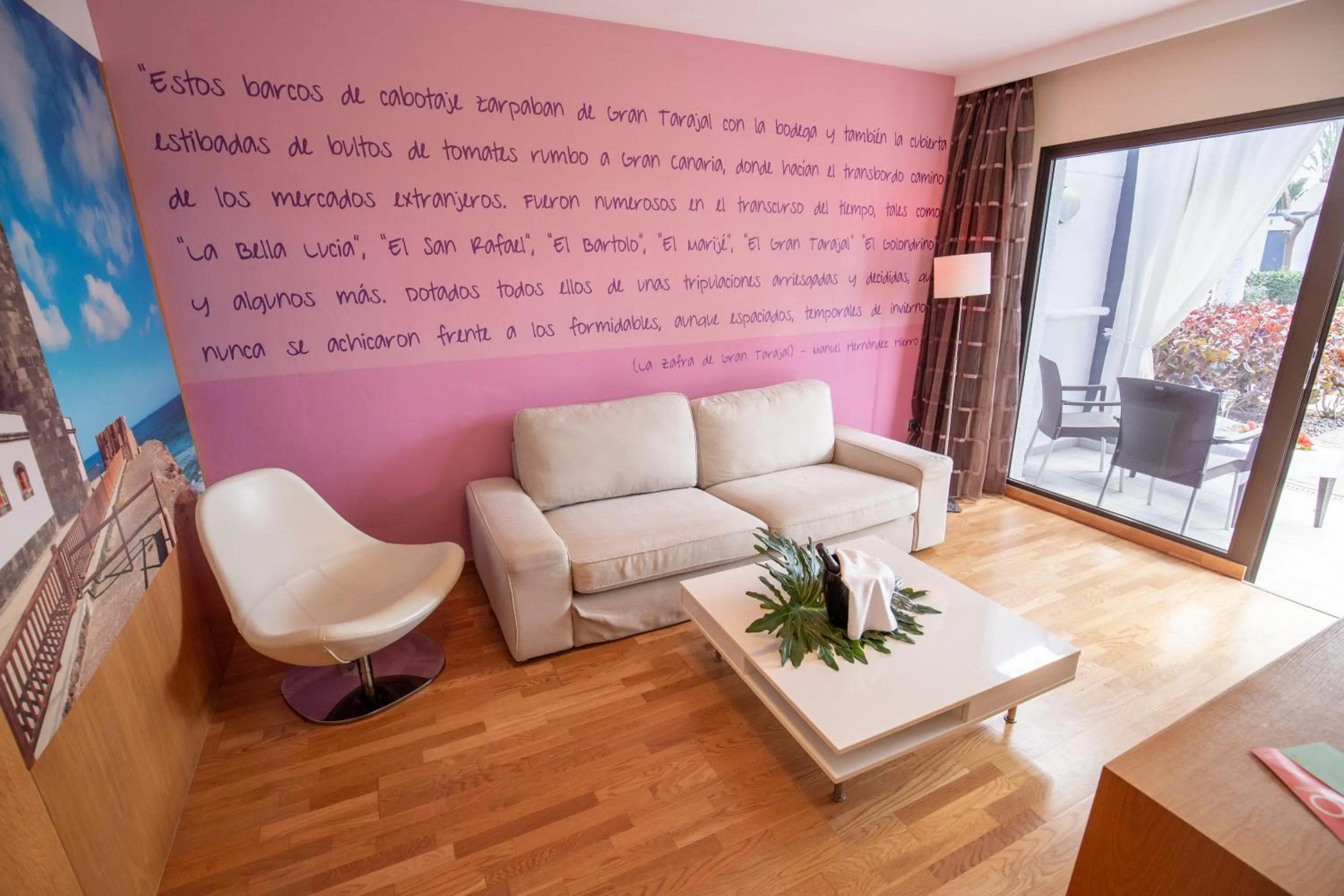 Living room in R2 Romantic Fantasia Suites - Adults Only