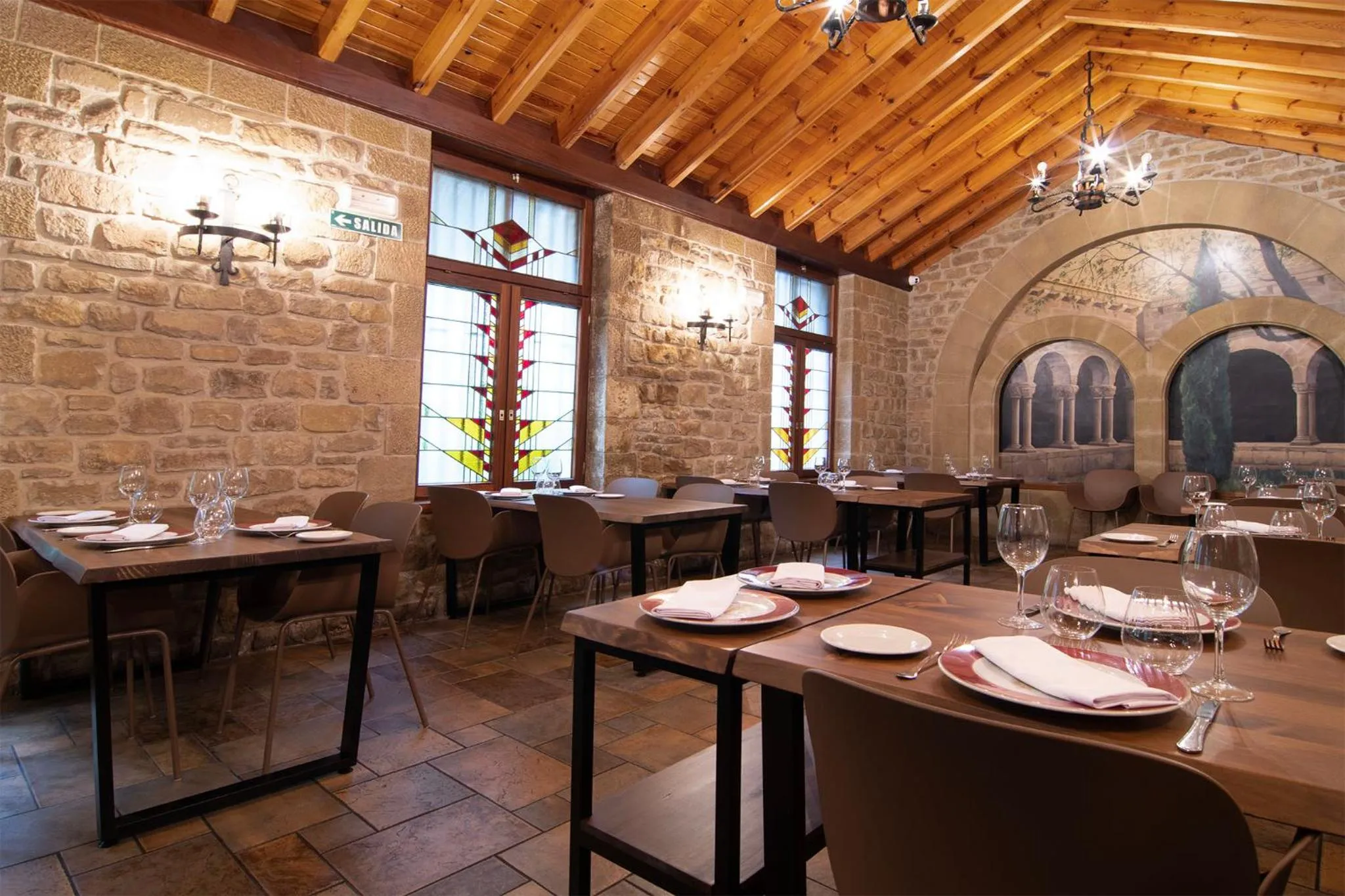 Restaurant/places to eat in Hotel Beratxa