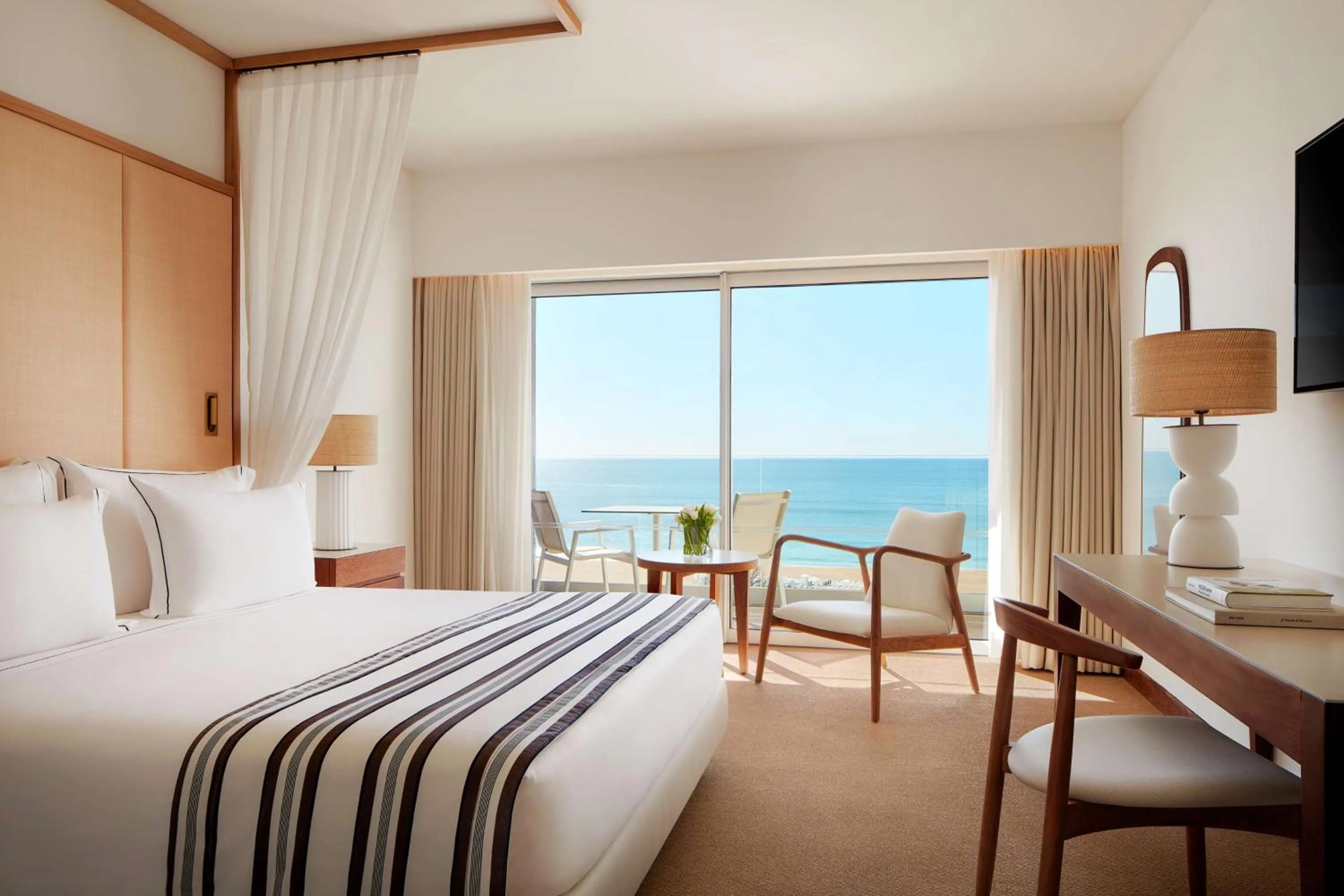 Photo of the whole room, Bed in Tivoli Marina Vilamoura