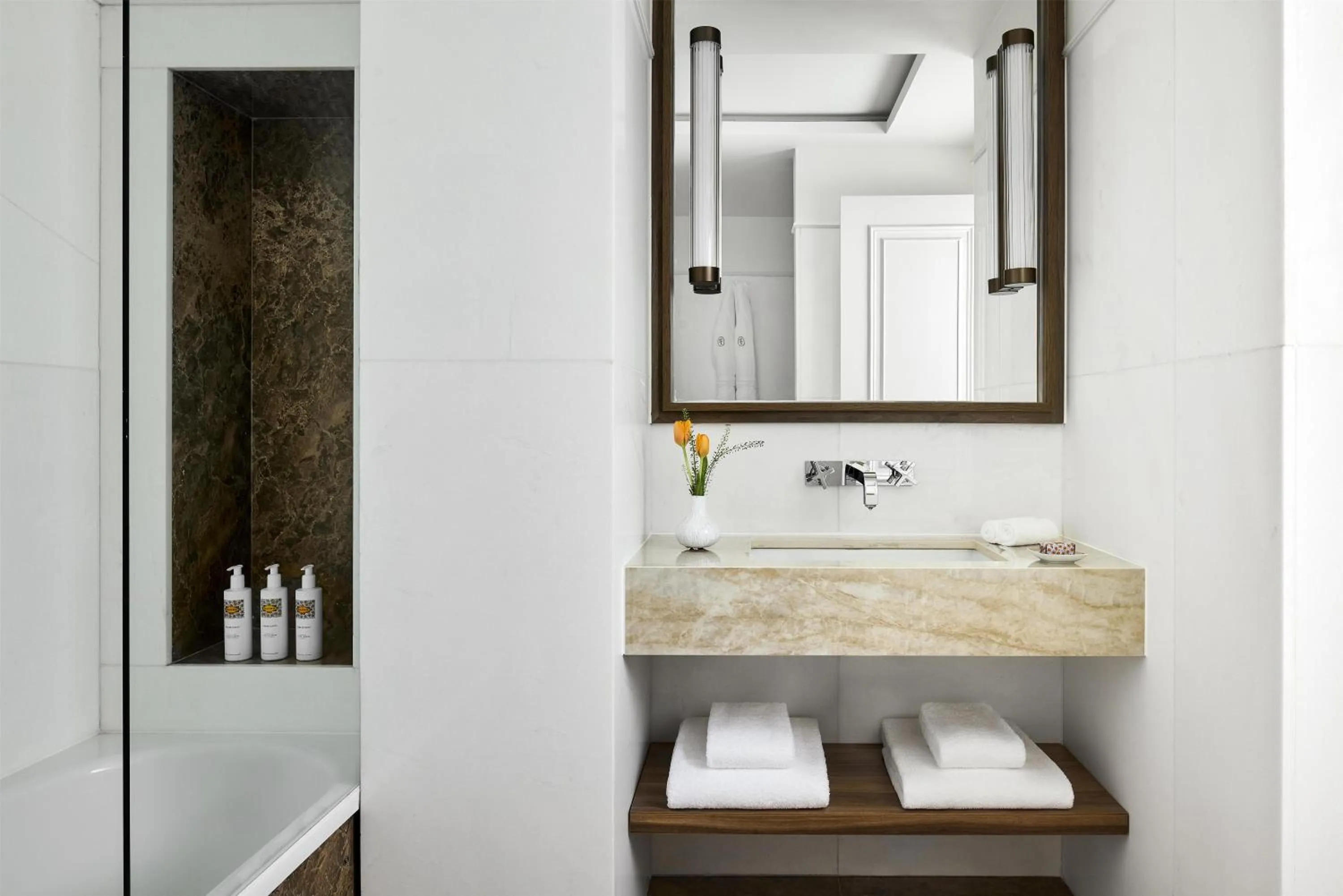 Bathroom in Tivoli Avenida Liberdade Lisboa – A Leading Hotel of the World