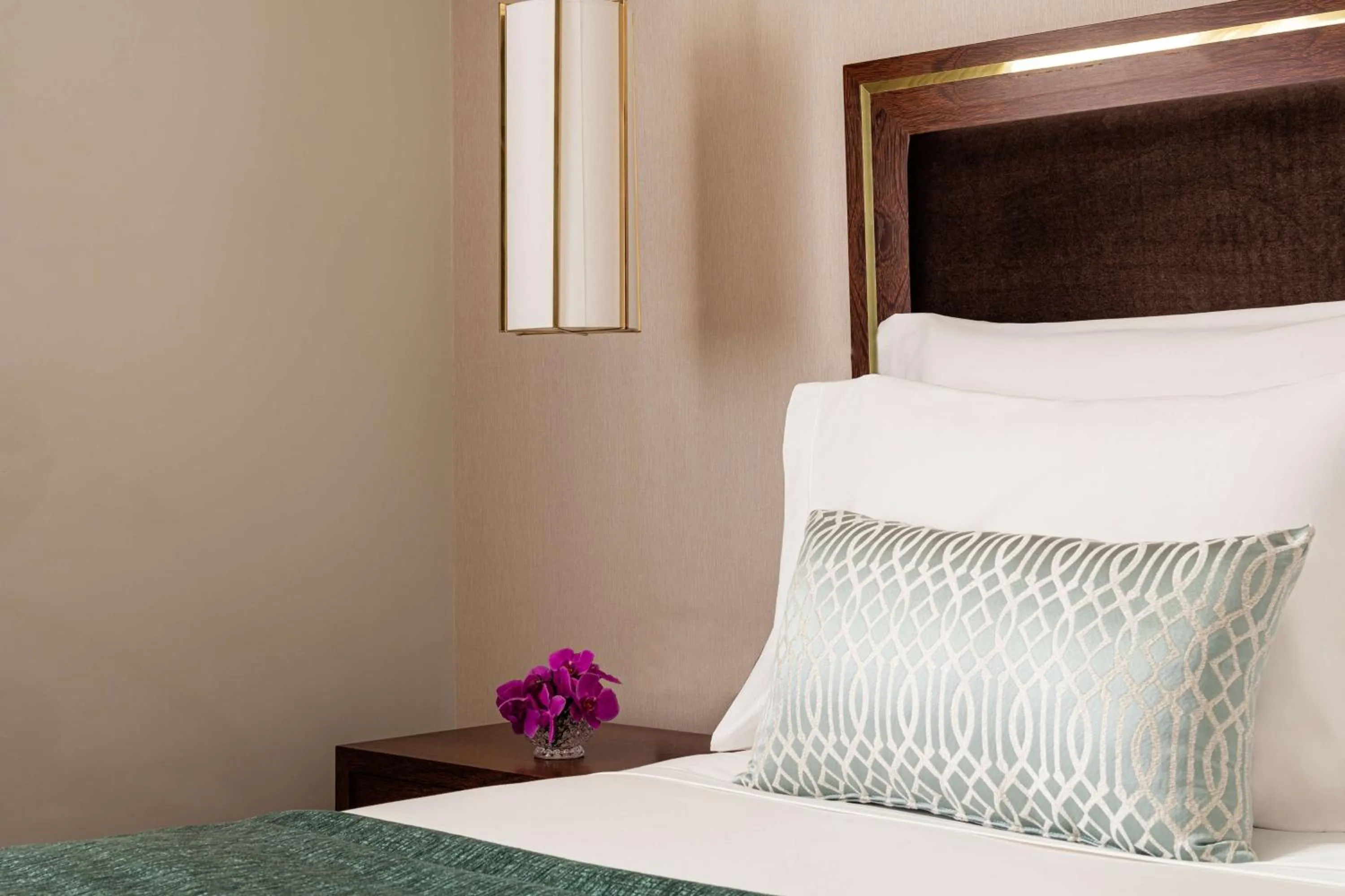 Bedroom, Bed in Tivoli Avenida Liberdade Lisboa – A Leading Hotel of the World