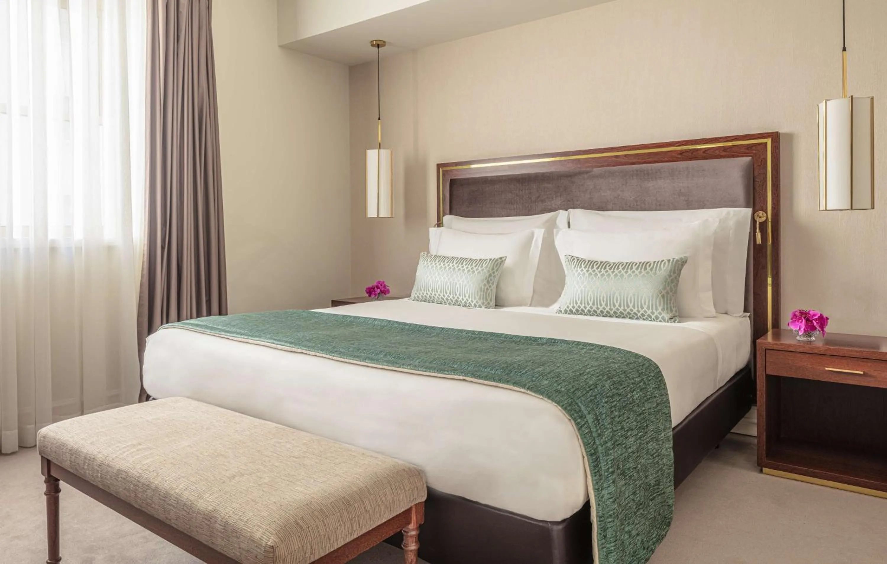 Deluxe Room Dinner Package - single occupancy in Tivoli Avenida Liberdade Lisboa – A Leading Hotel of the World