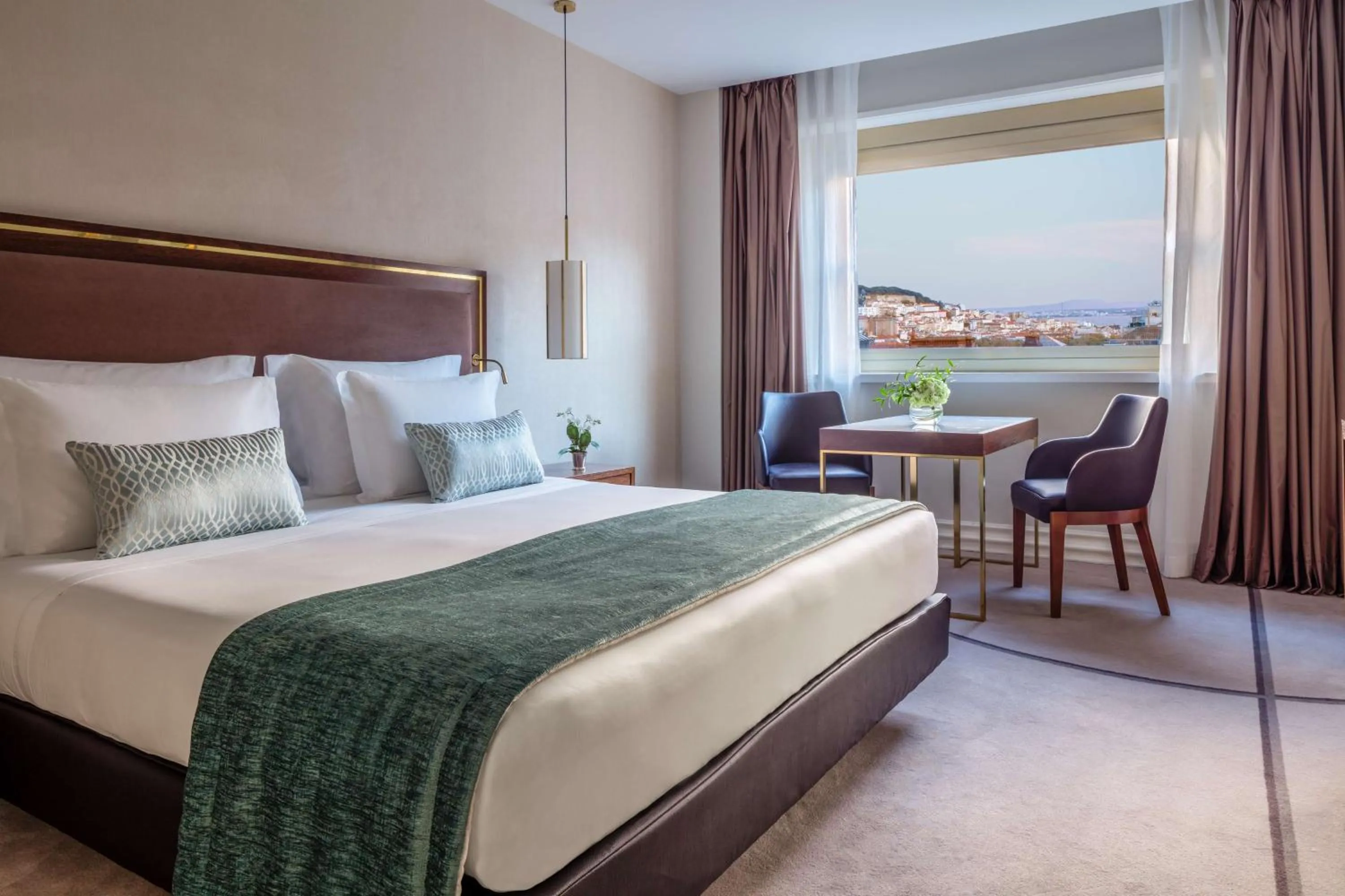 Bedroom, Bed in Tivoli Avenida Liberdade Lisboa – A Leading Hotel of the World