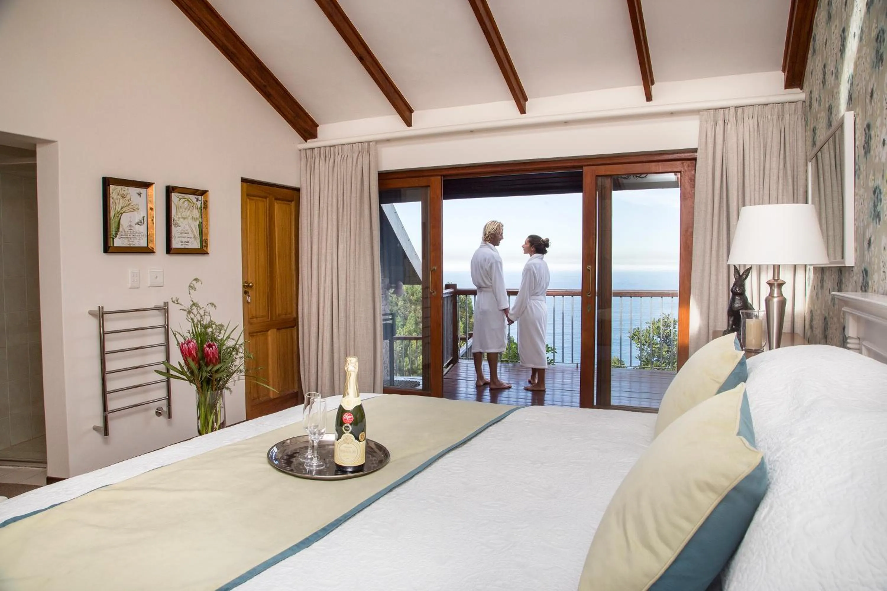Balcony/Terrace, Bed in The Fernery Lodge & Spa