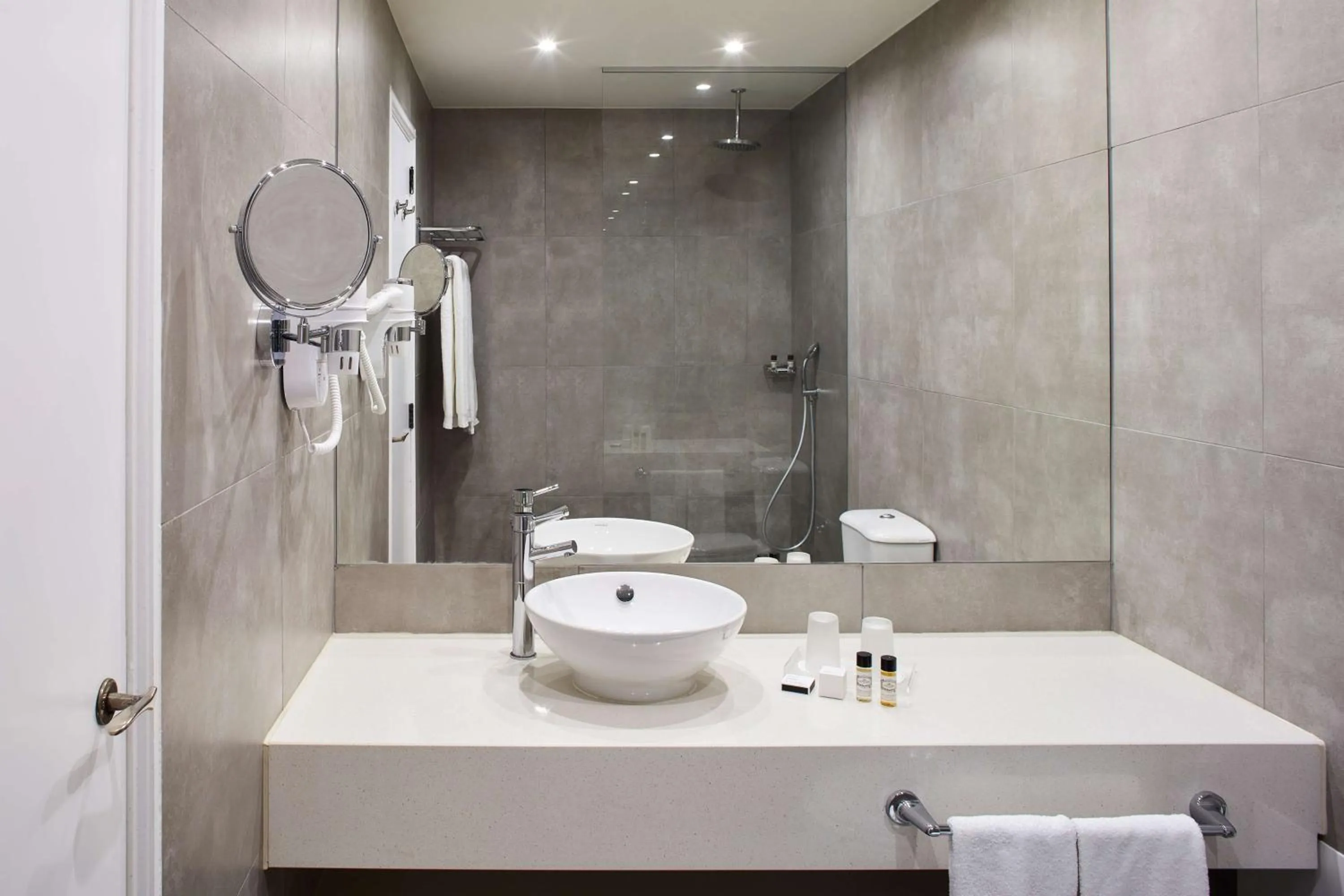 Bathroom in Tivoli Lagos