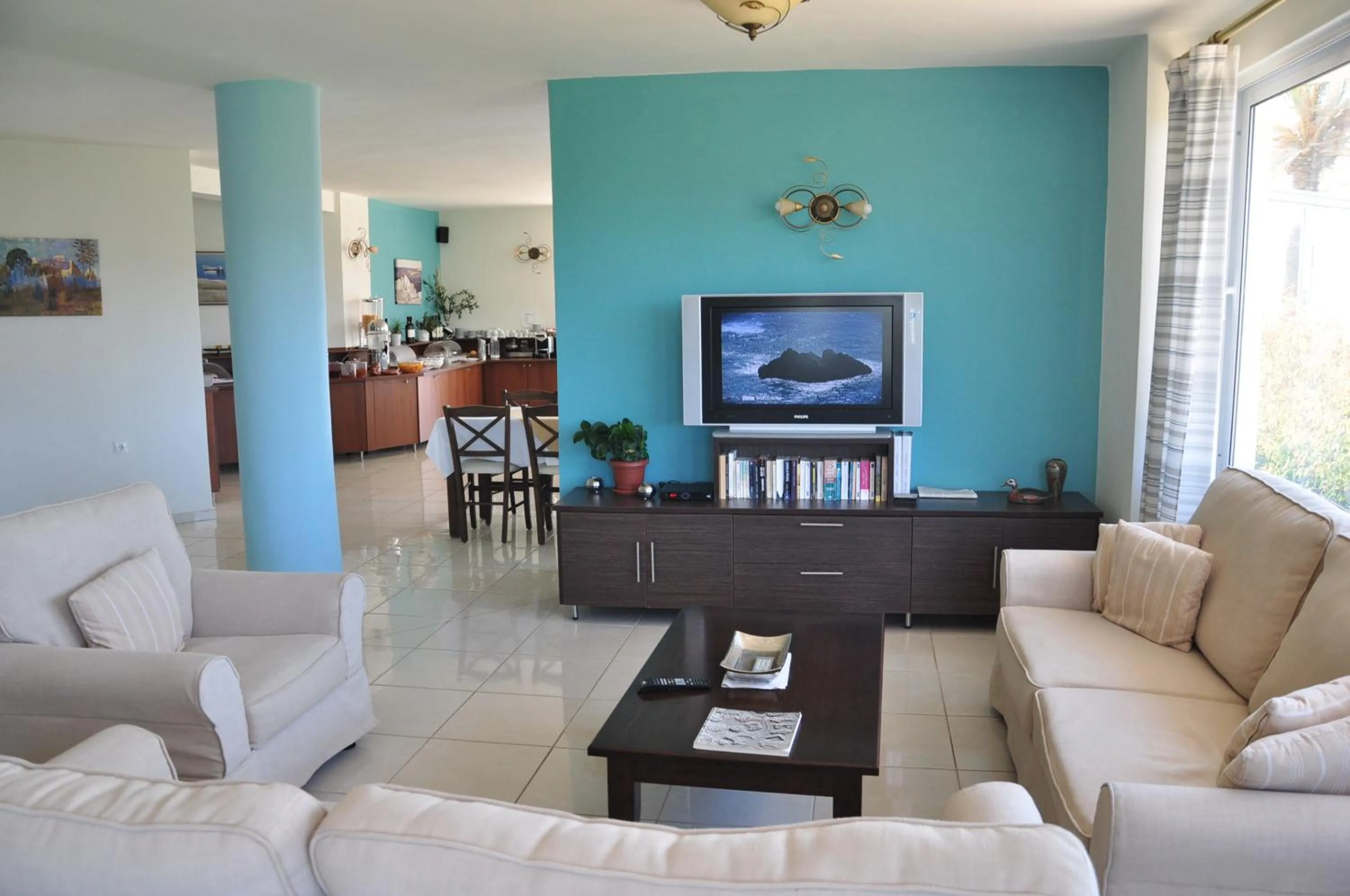 TV and multimedia in Castri Village Hotel