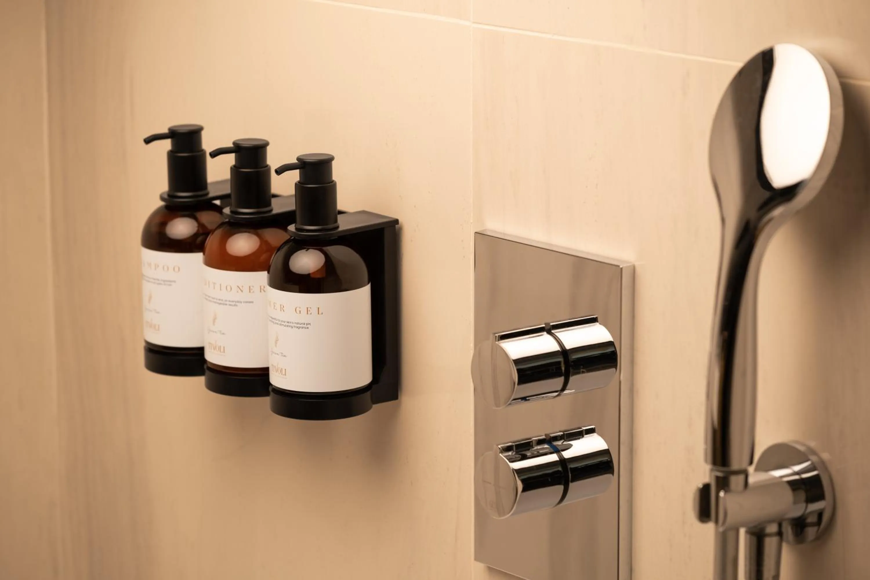 Bathroom in Tivoli Coimbra Hotel