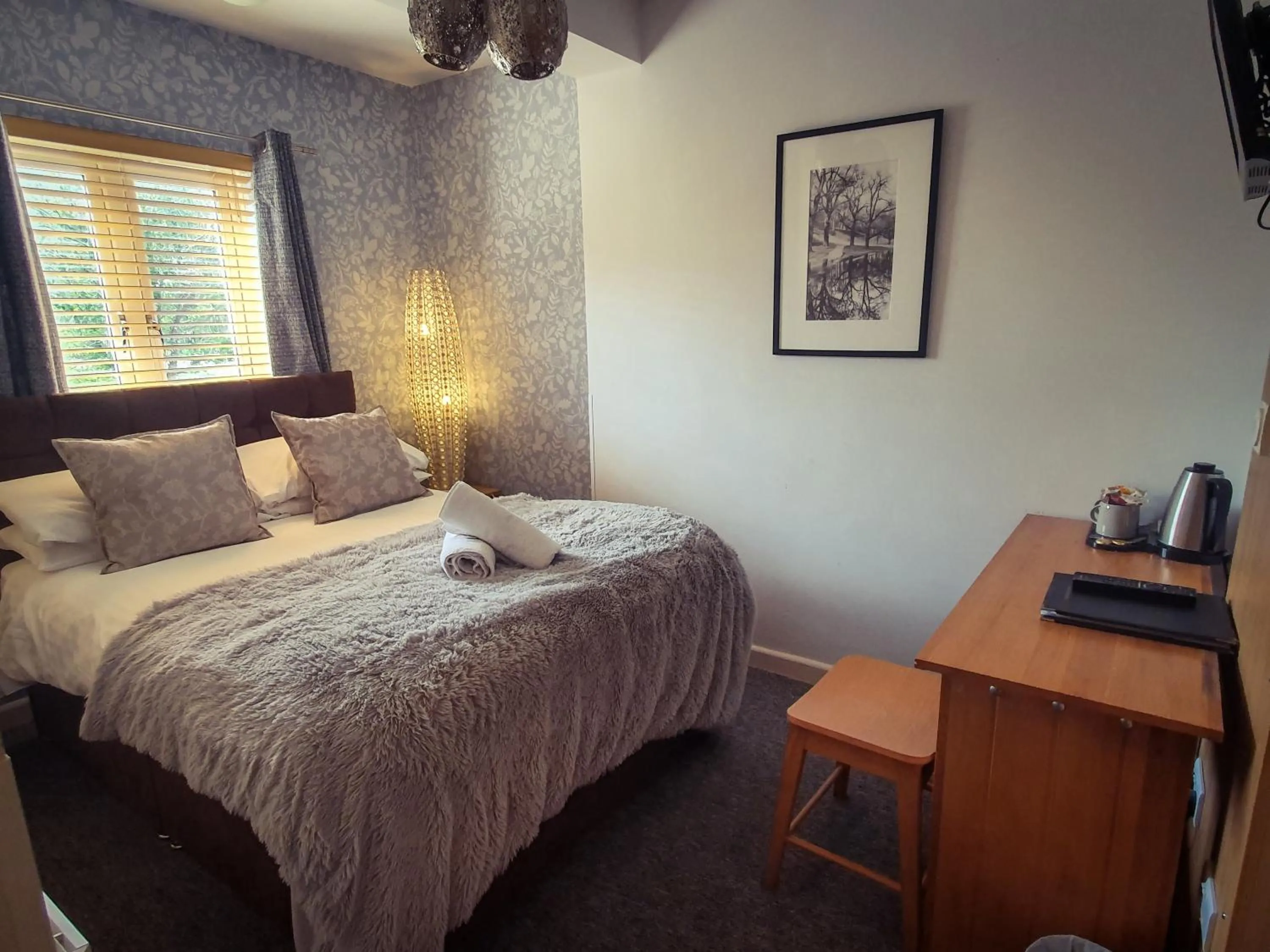 Bedroom, Bed in The Churchill Court