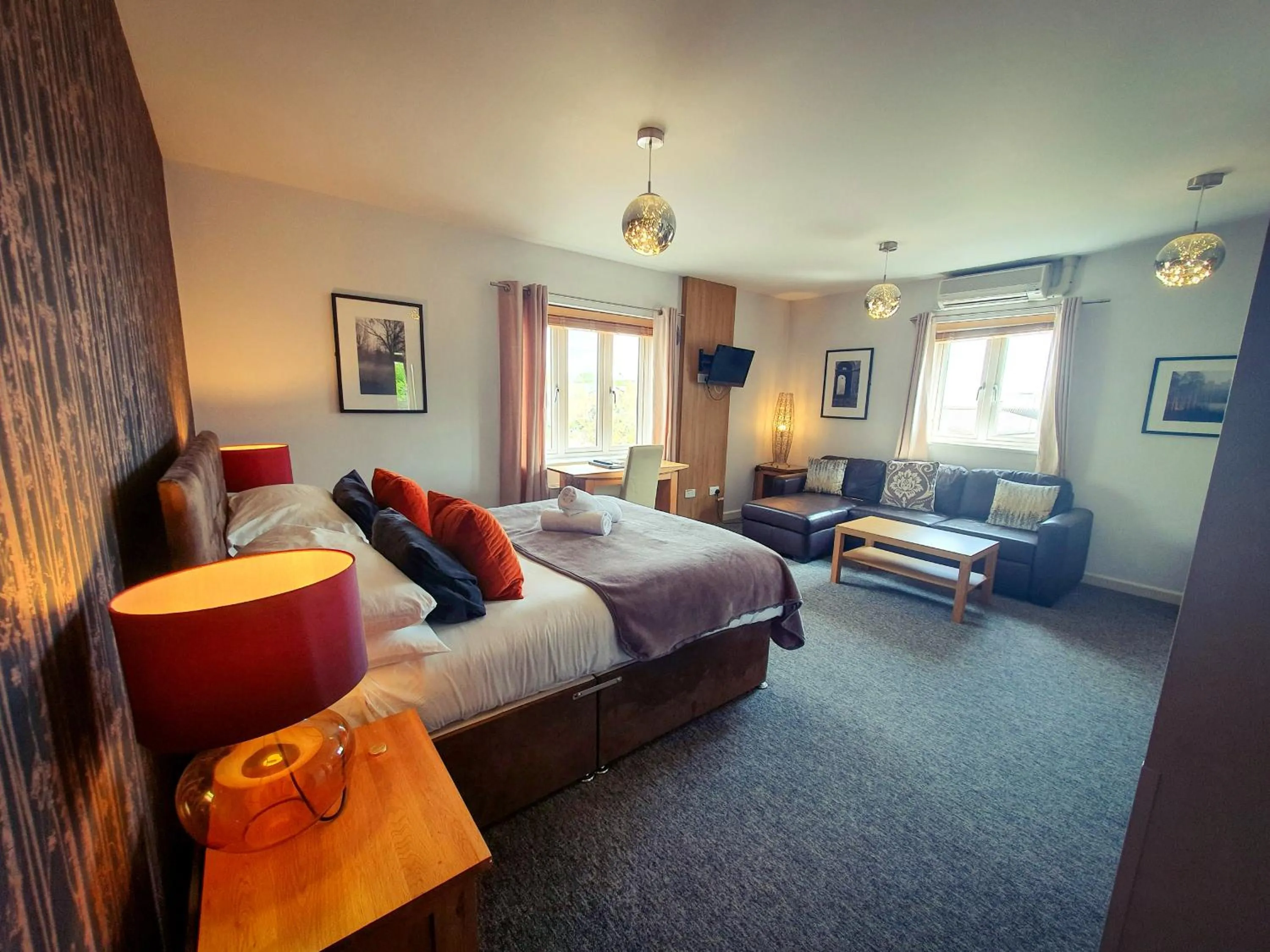 Bedroom, Bed in The Churchill Court