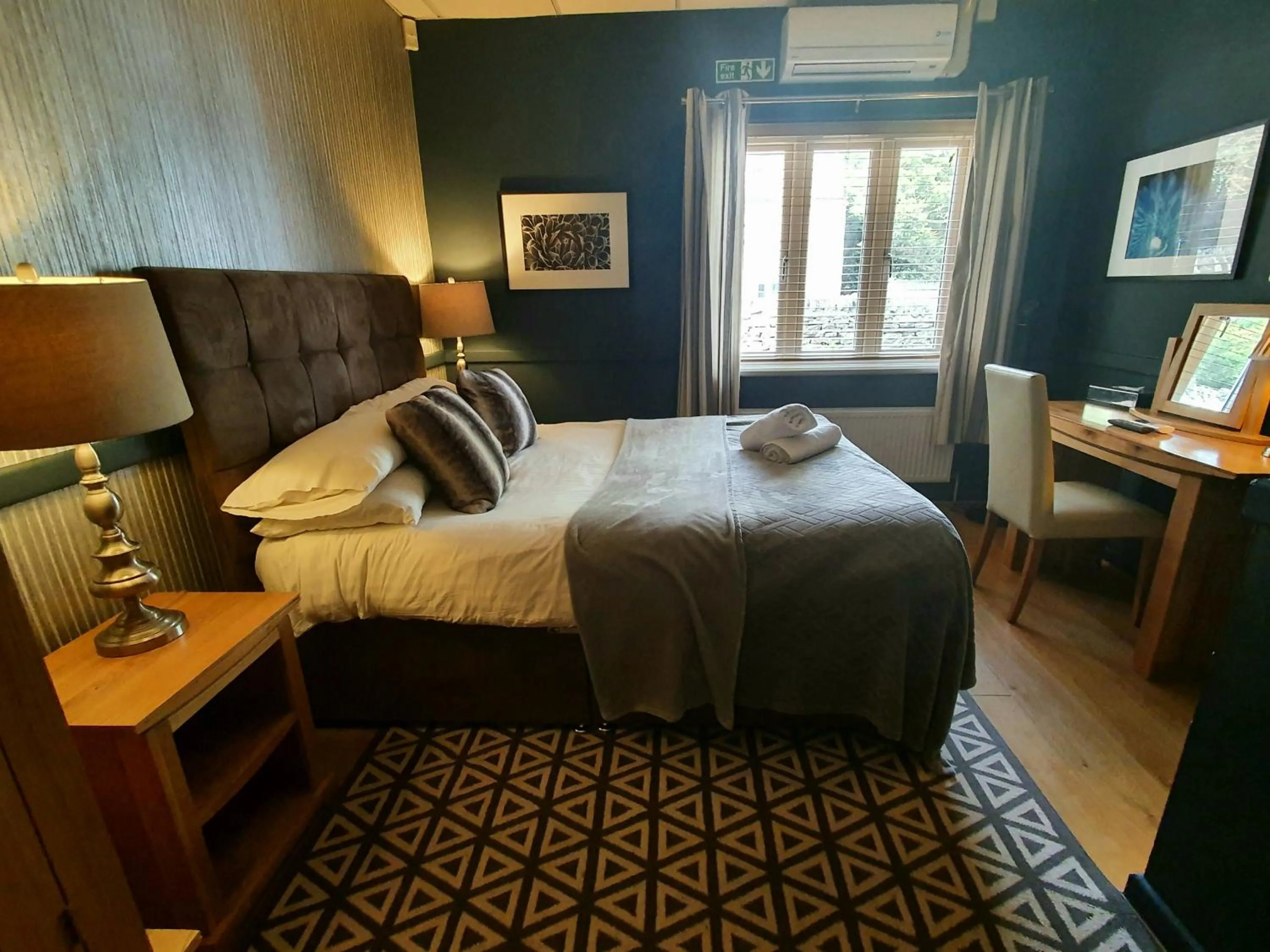 Photo of the whole room, Bed in The Churchill Court