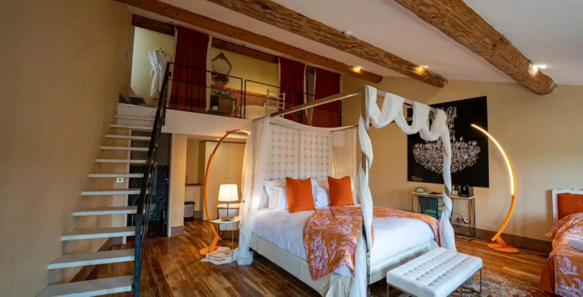 Bed in Le Clos Violette et Le 11 D'Aglaé - Hôtel de Charme Design de Luxe