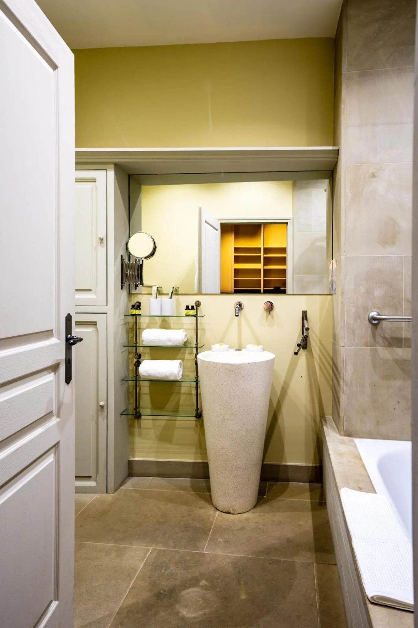 Bathroom in Le Clos Violette et Le 11 D'Aglaé - Appart' Hôtel de Charme Design de Luxe