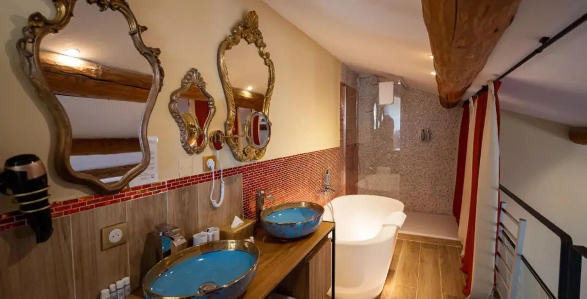 Bathroom in Le Clos Violette et Le 11 D'Aglaé - Hôtel de Charme Design de Luxe