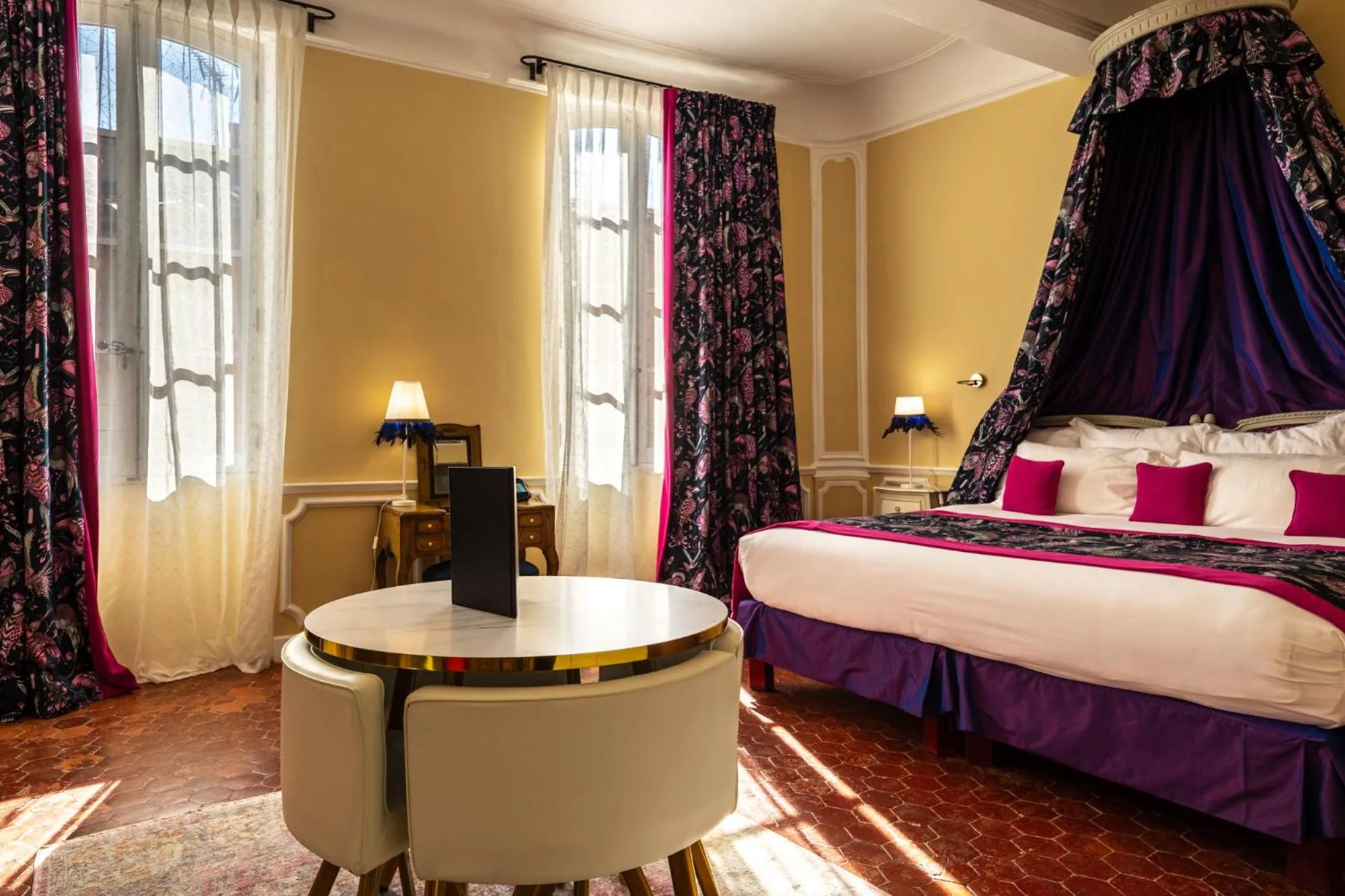 Bed in Le Clos Violette et Le 11 D'Aglaé - Appart' Hôtel de Charme Design de Luxe