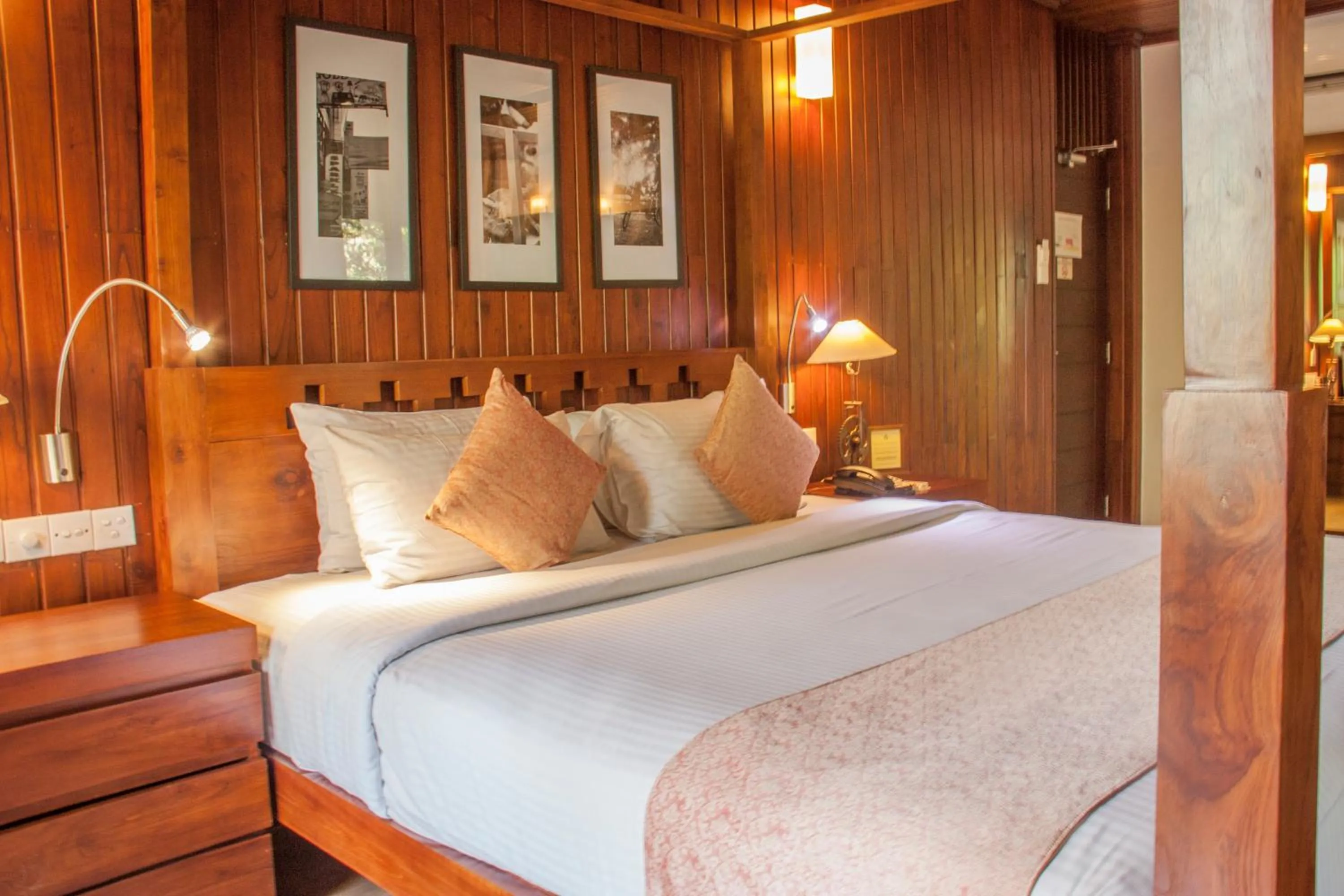 Bed in Colombo Court Hotel & Spa