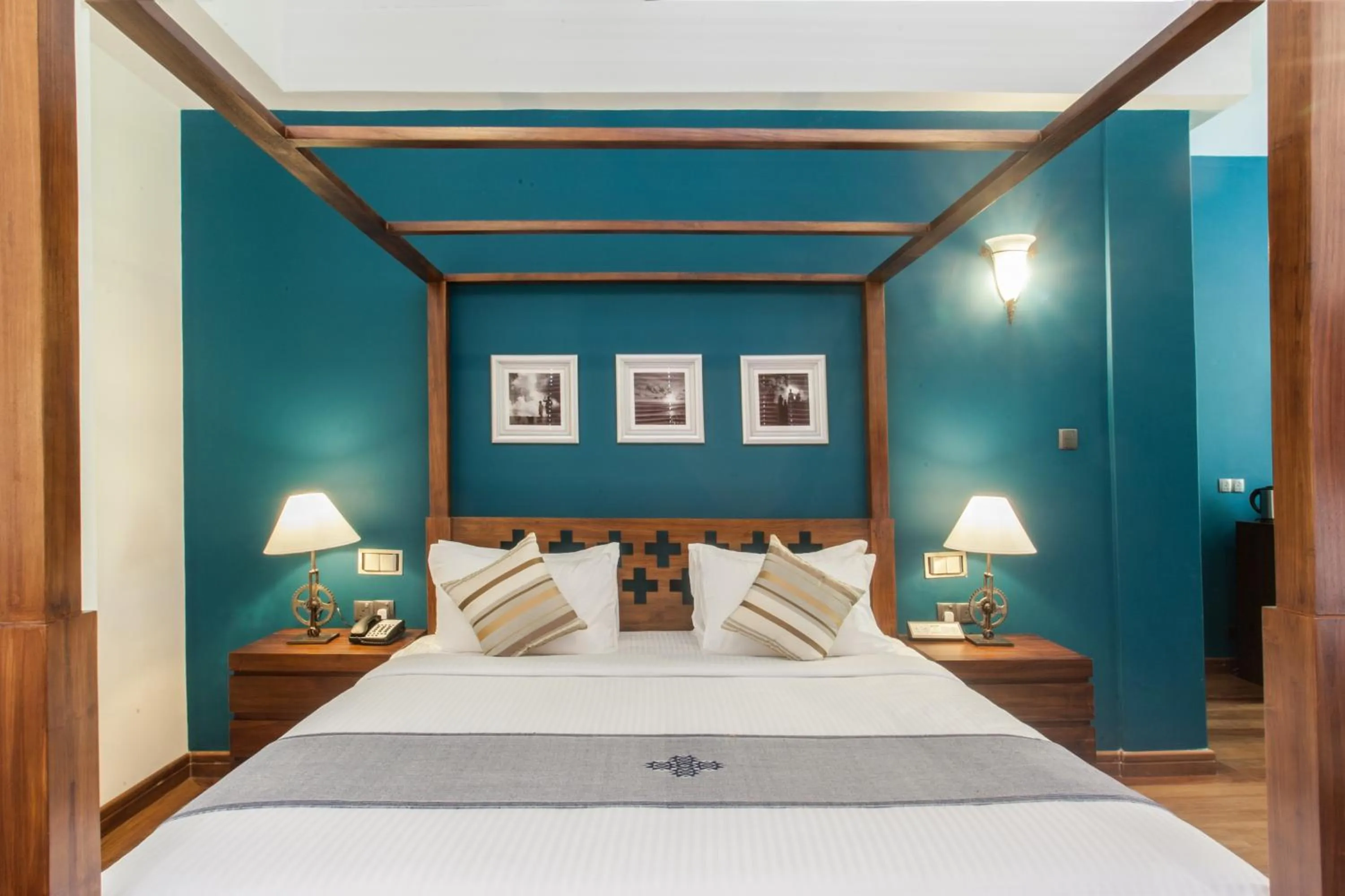 Bed in Colombo Court Hotel & Spa