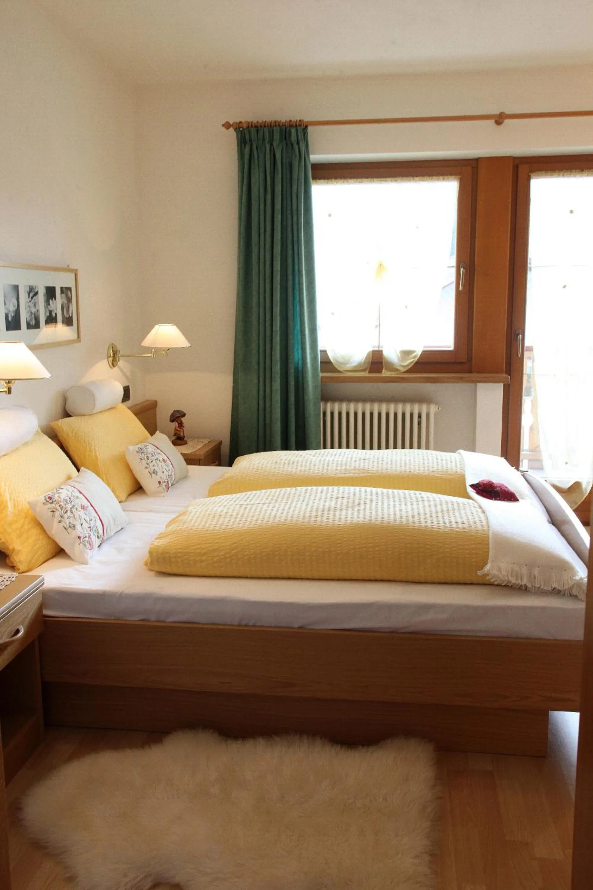 Decorative detail, Bed in Ciasa Rudiferia Appartamenti in Alta Badia