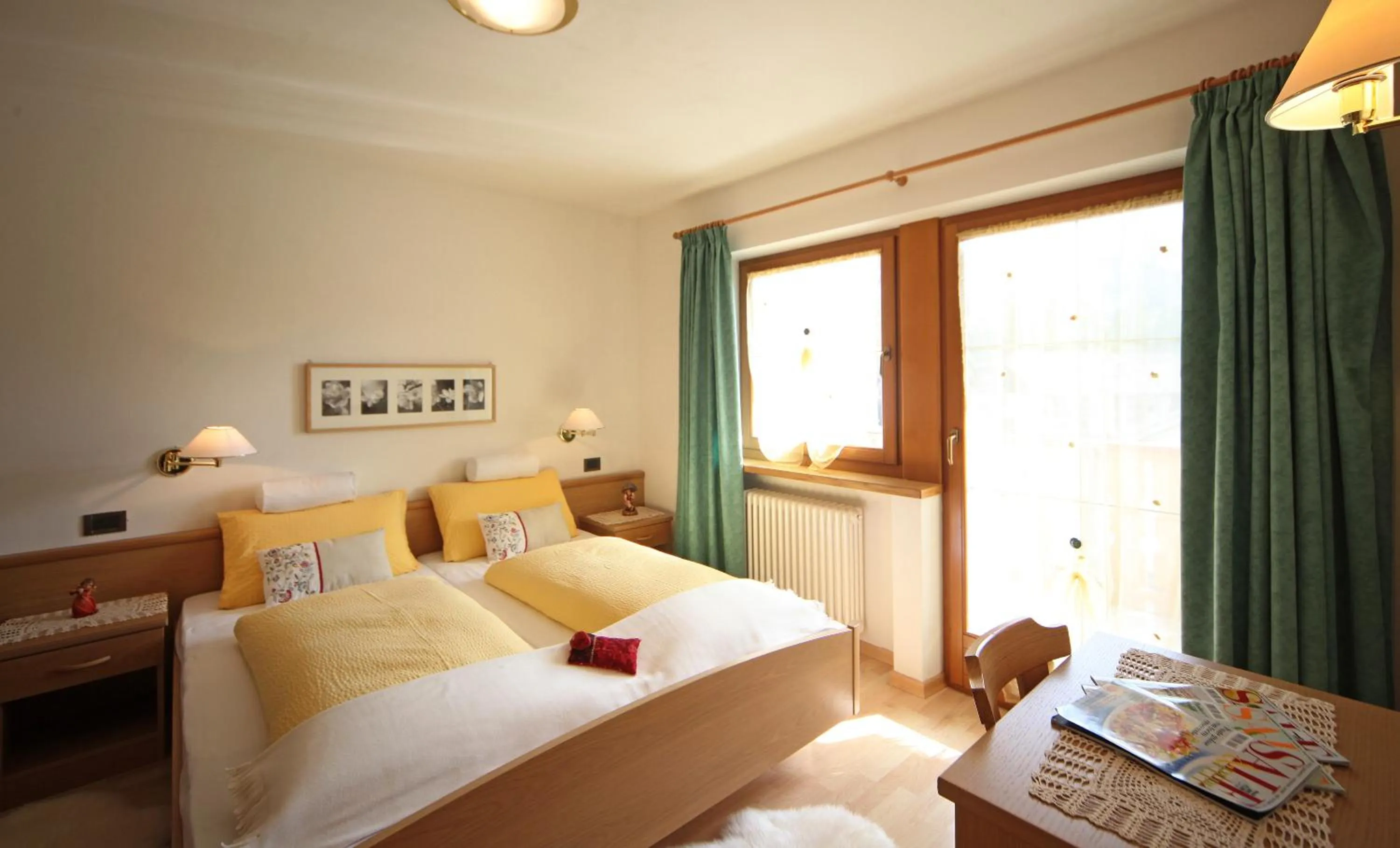 Decorative detail, Bed in Ciasa Rudiferia Appartamenti in Alta Badia