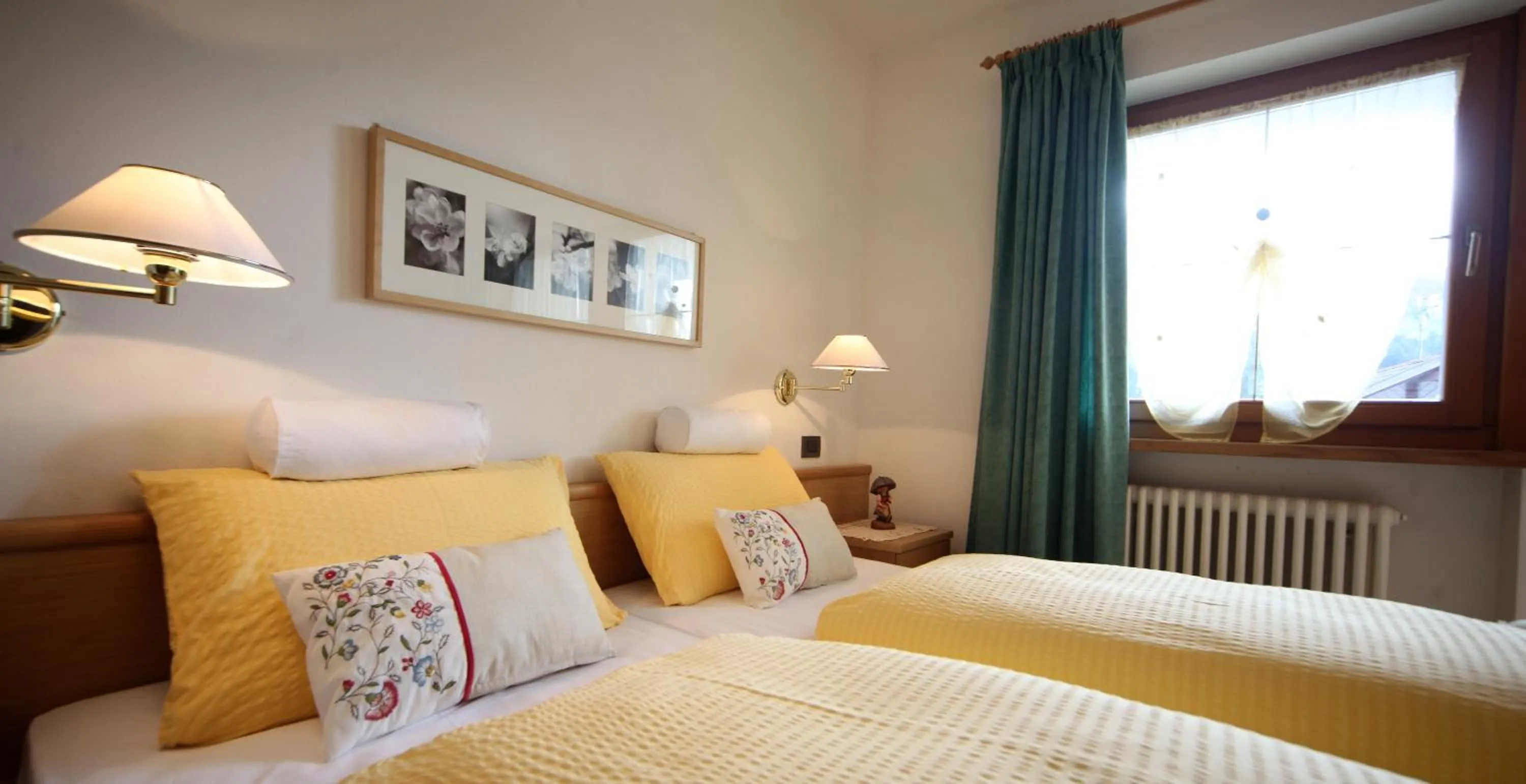 Decorative detail, Bed in Ciasa Rudiferia Appartamenti in Alta Badia