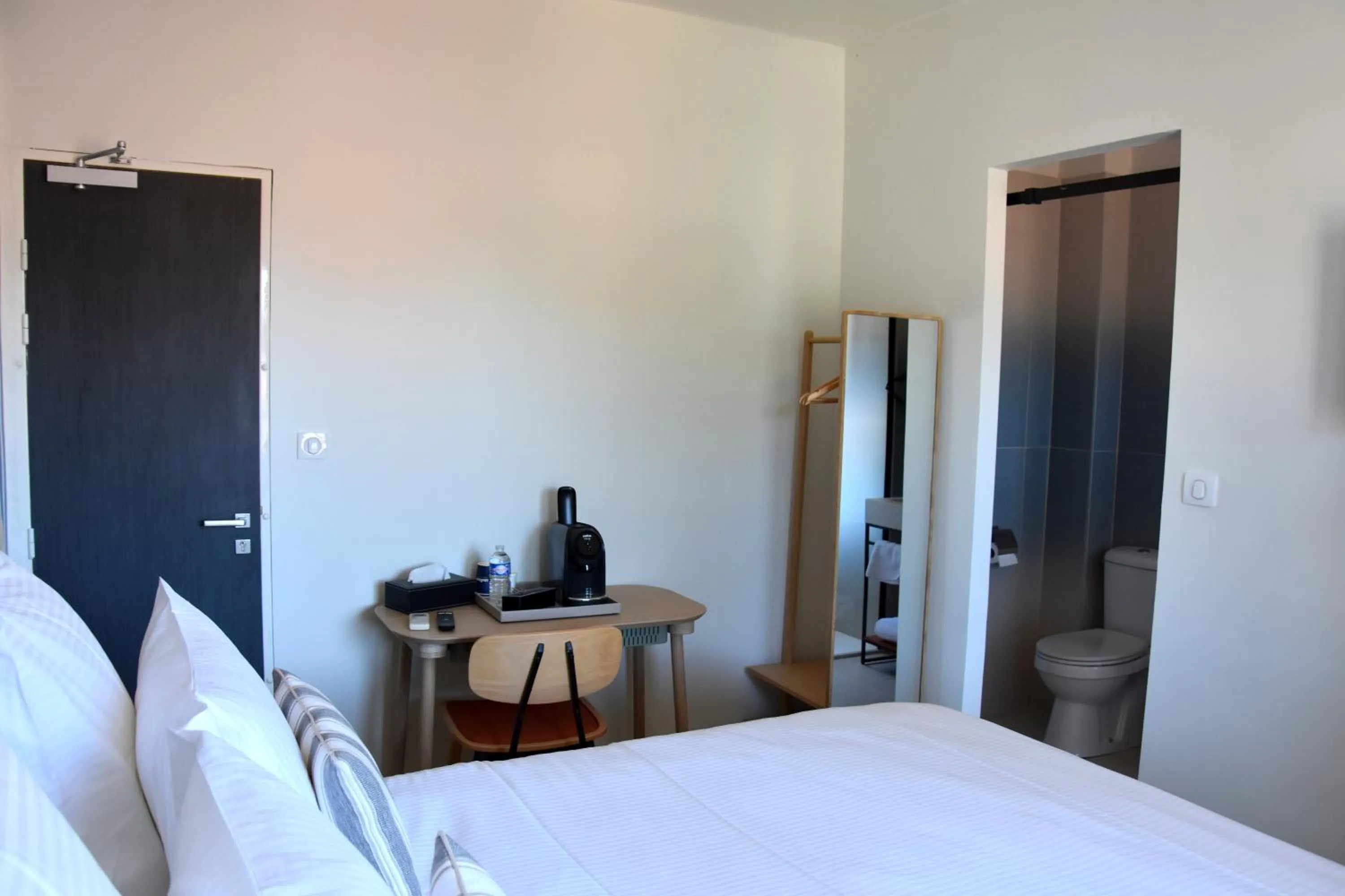 Bed in LOGIS Hotel Restaurant Le KALLISTE