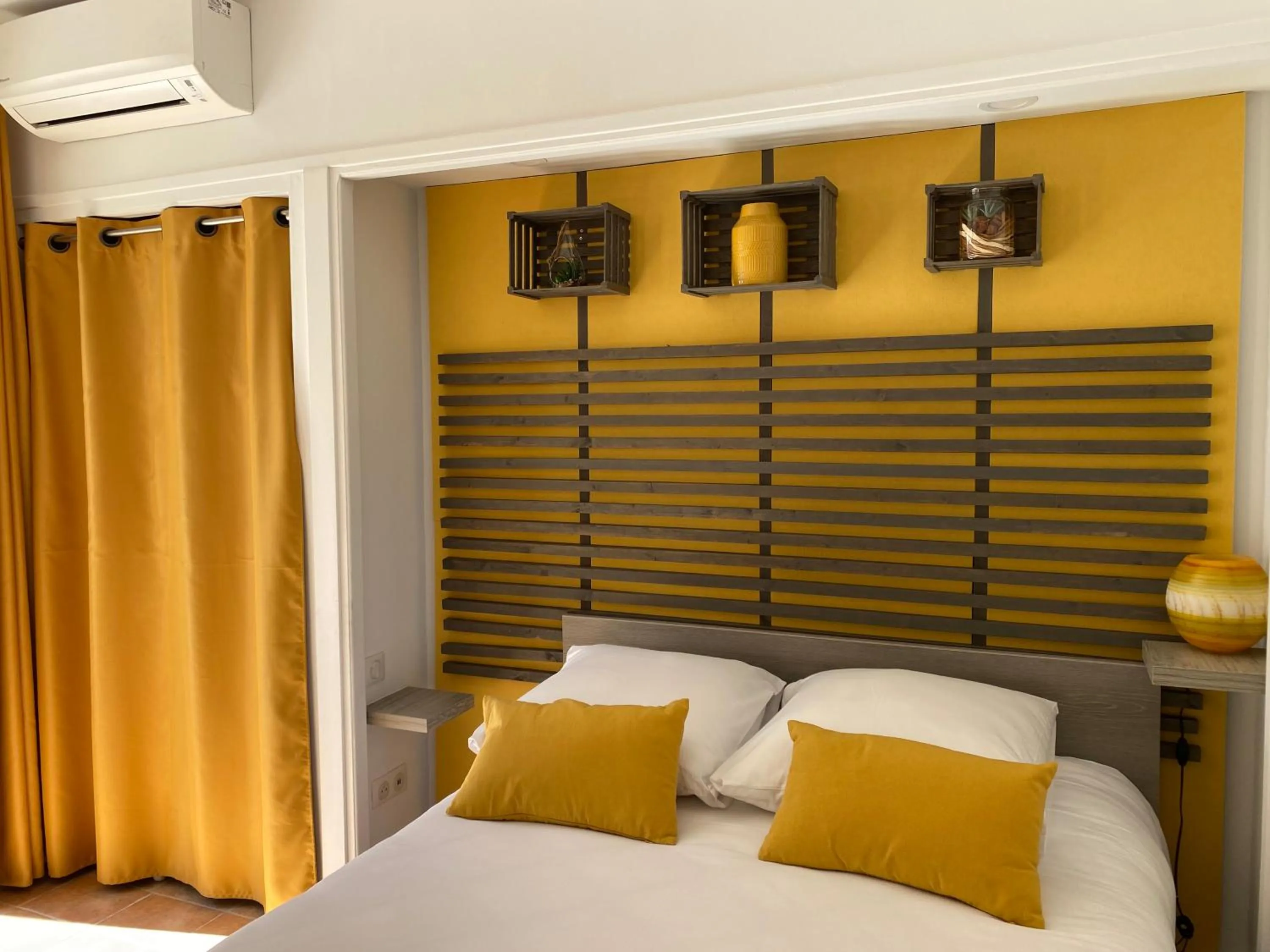 Bed in Hotel Le Ceinturon