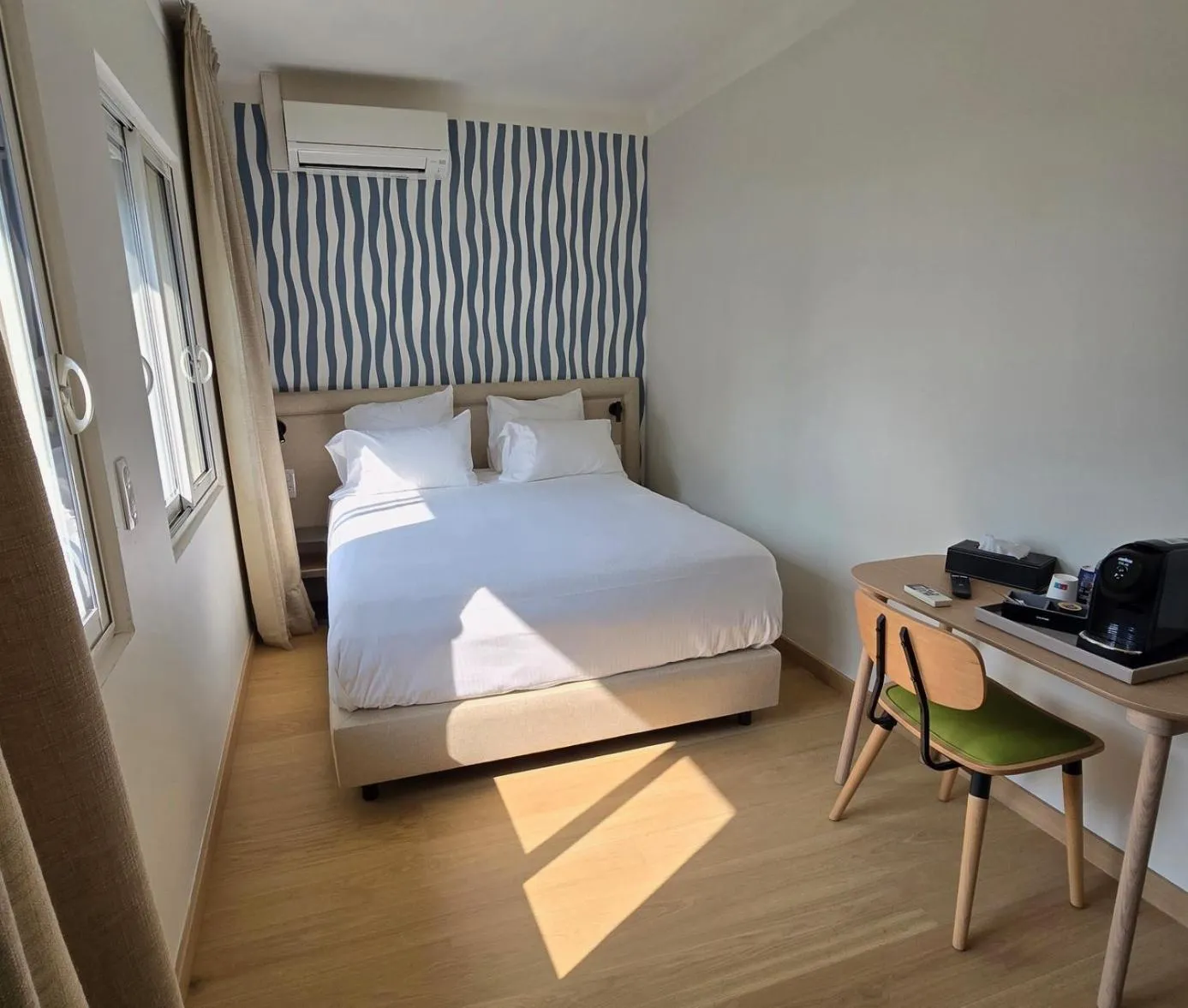 Bed in LOGIS Hotel Restaurant Le KALLISTE