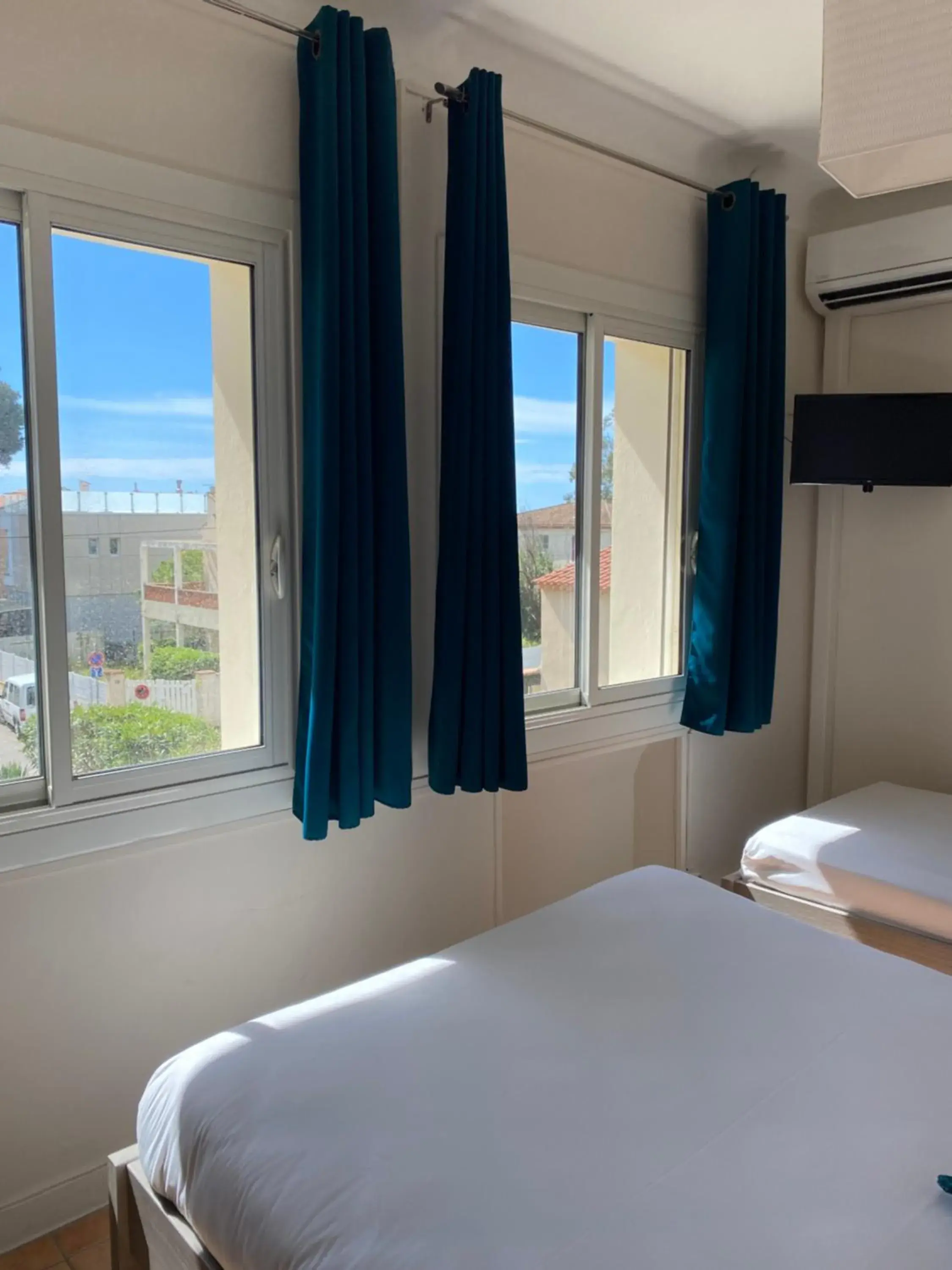 Triple Room in Hotel Le Ceinturon Triple Room in Hotel Le Ceinturon